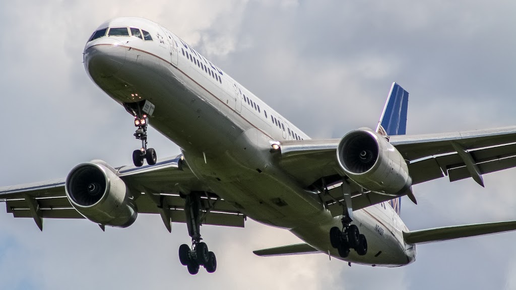 Full size: United Airlines Boeing 757-200 N14121 at Washington Dulles International Airport