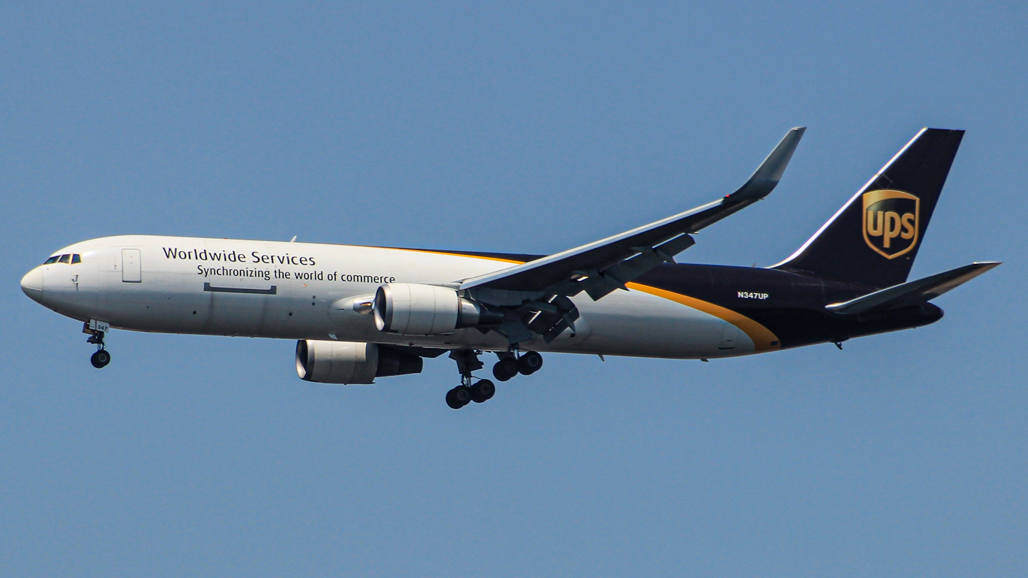 Full size: United Parcel Service  Boeing 767-300F N347UP at Philadelphia International Airport
