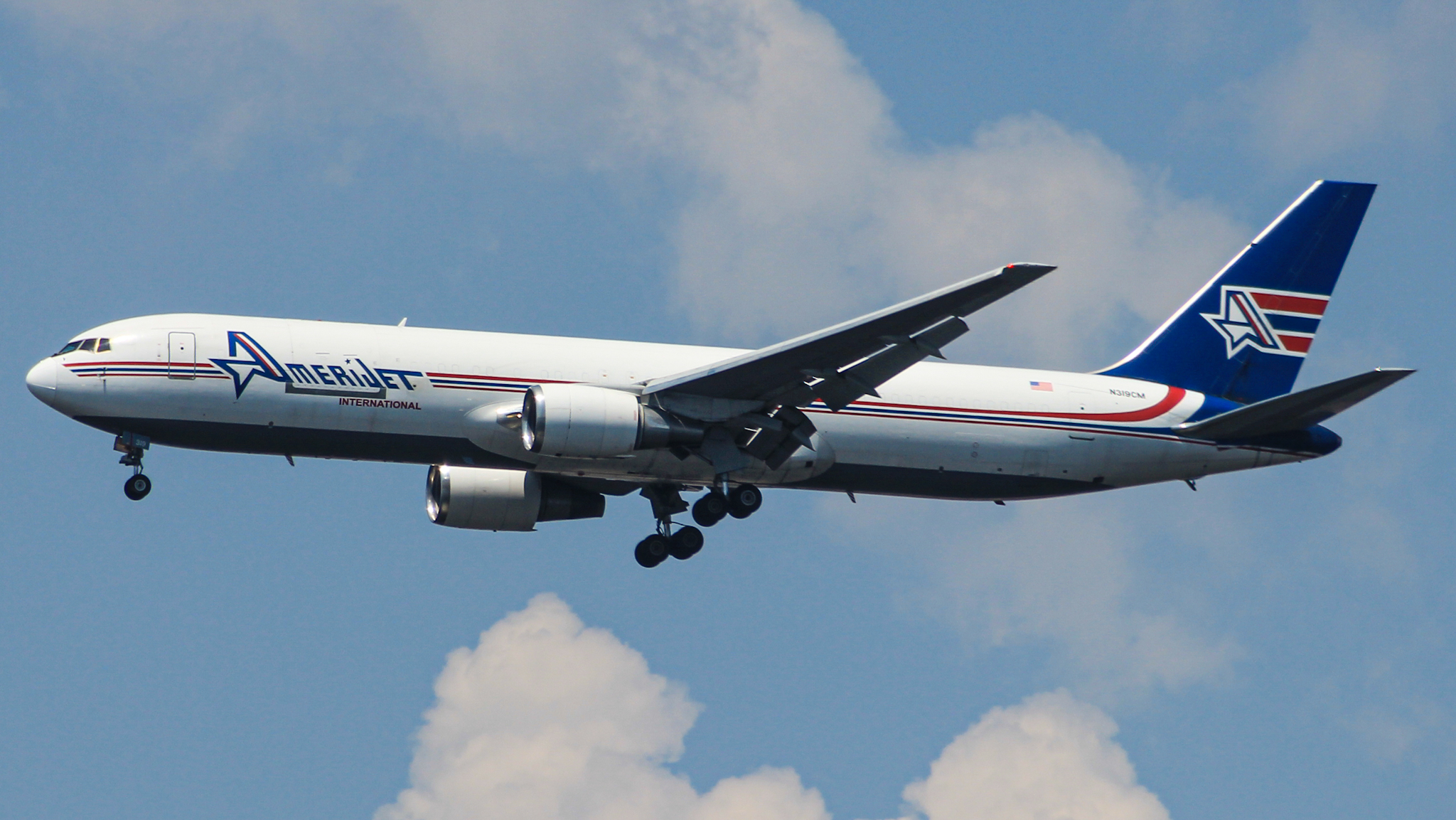 Full size: Amerijet Boeing 767-300 N319CM at Philadelphia International Airport