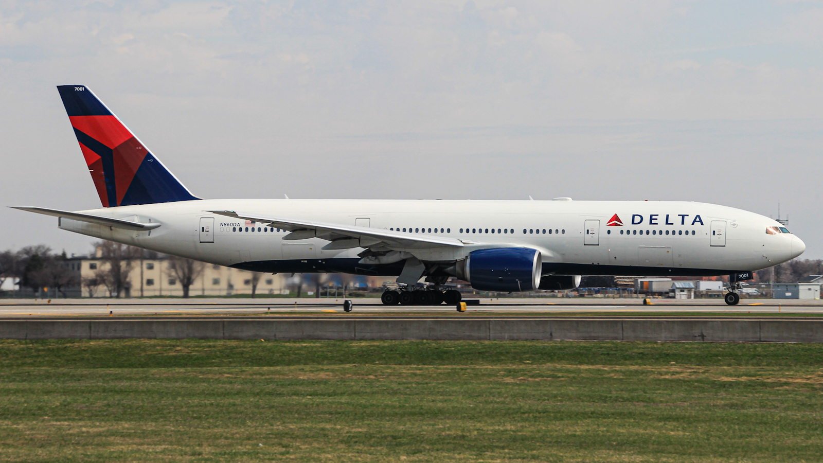 Full size: Delta Airlines Boeing 777-200 N860DA at Minneapolis-St Paul International/Wold-Chamberlain Airport