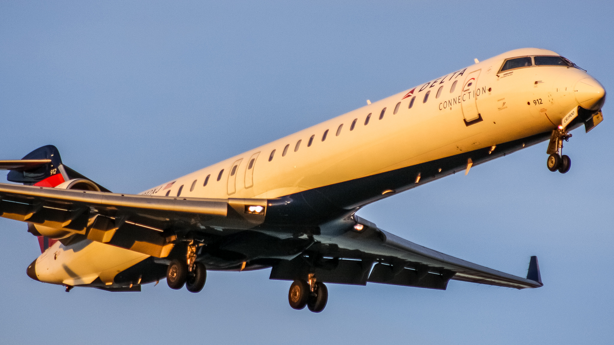 Full size: Delta Connection Mitsubishi CRJ-900 N912XJ at Ronald Reagan National Airport
