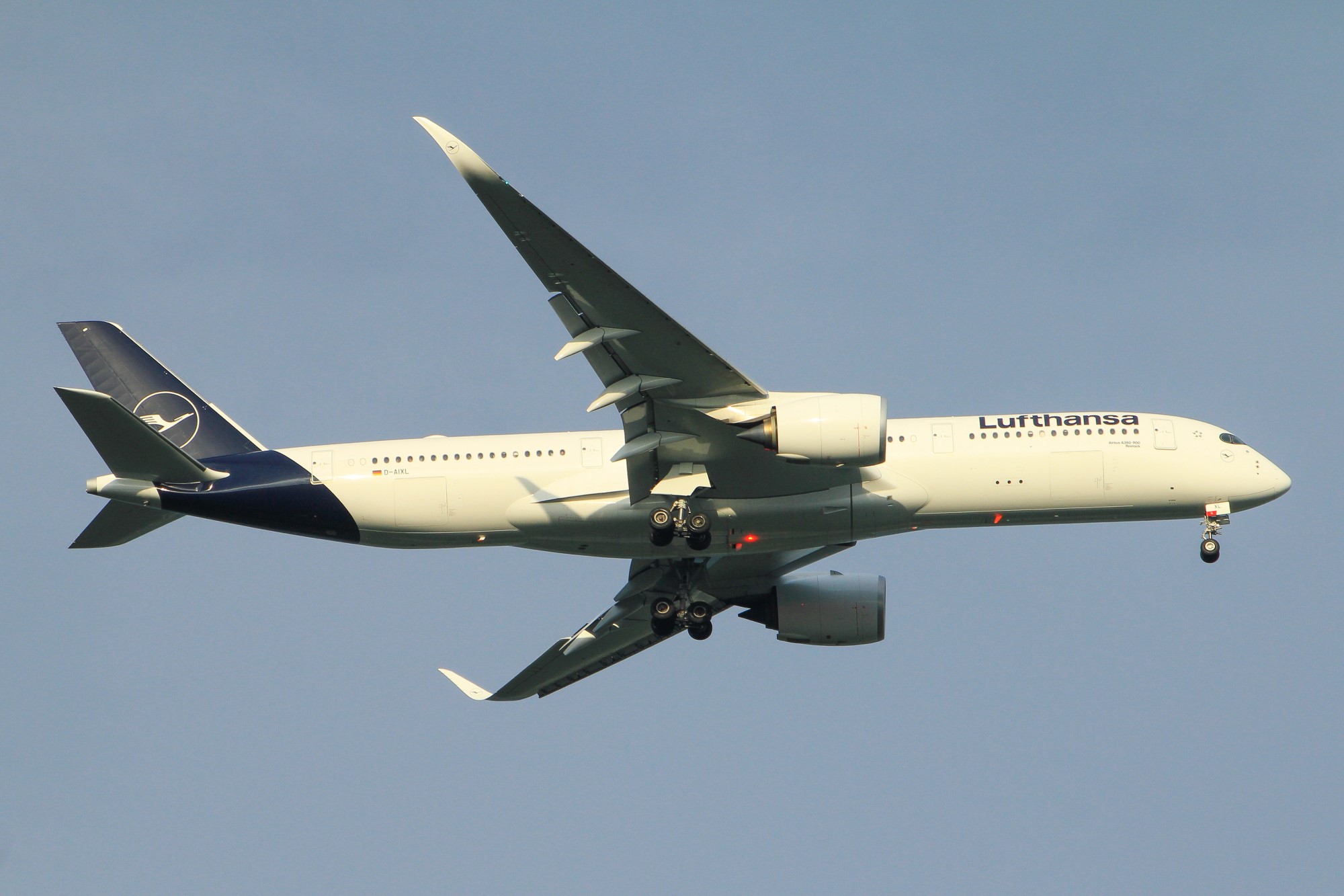 Full size: Lufthansa Airbus A350-900 D-AIXL at Washington Dulles International Airport