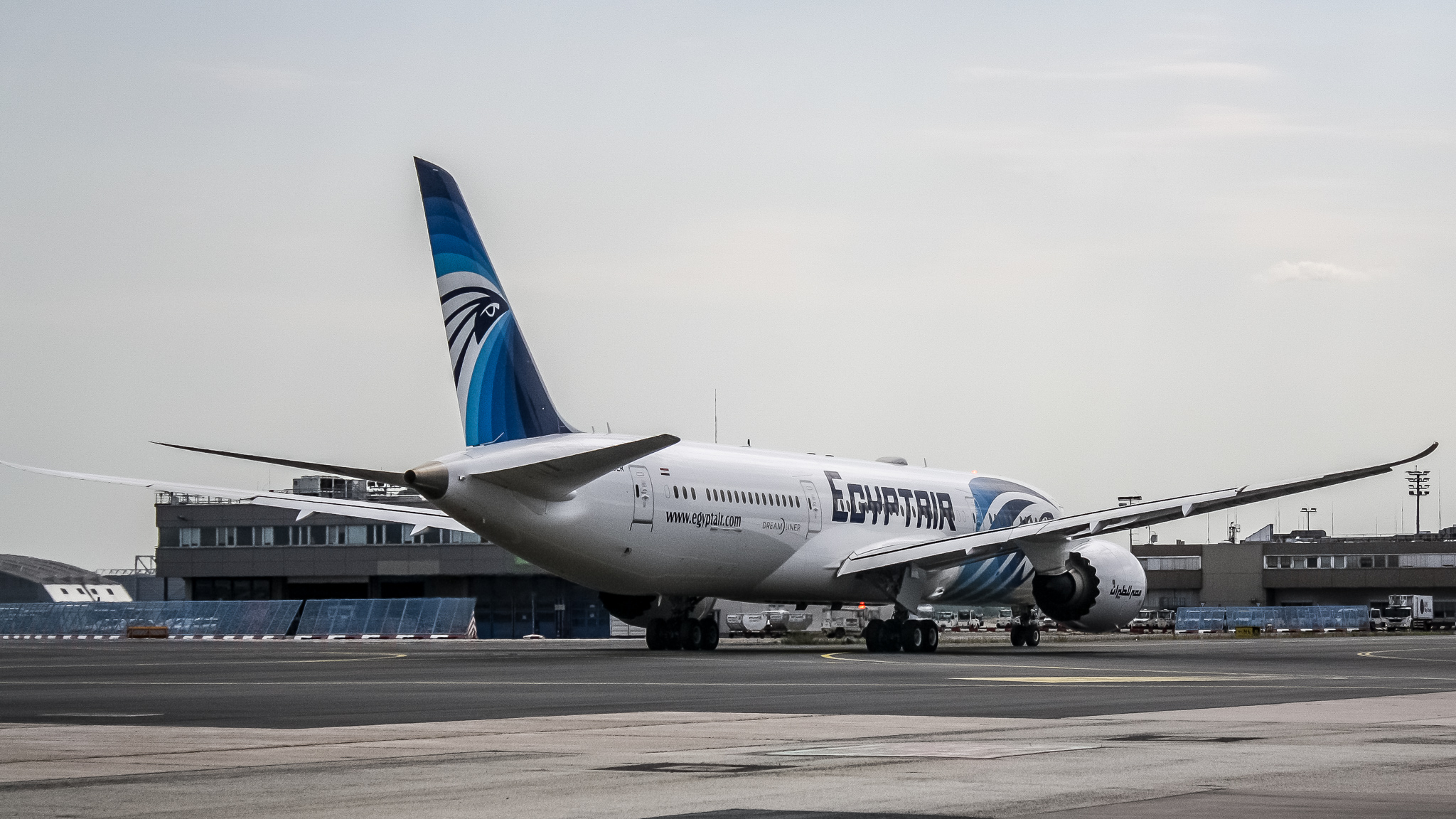 Full size: EgyptAir Boeing 787-9 SU-GER at Frankfurt International Airport