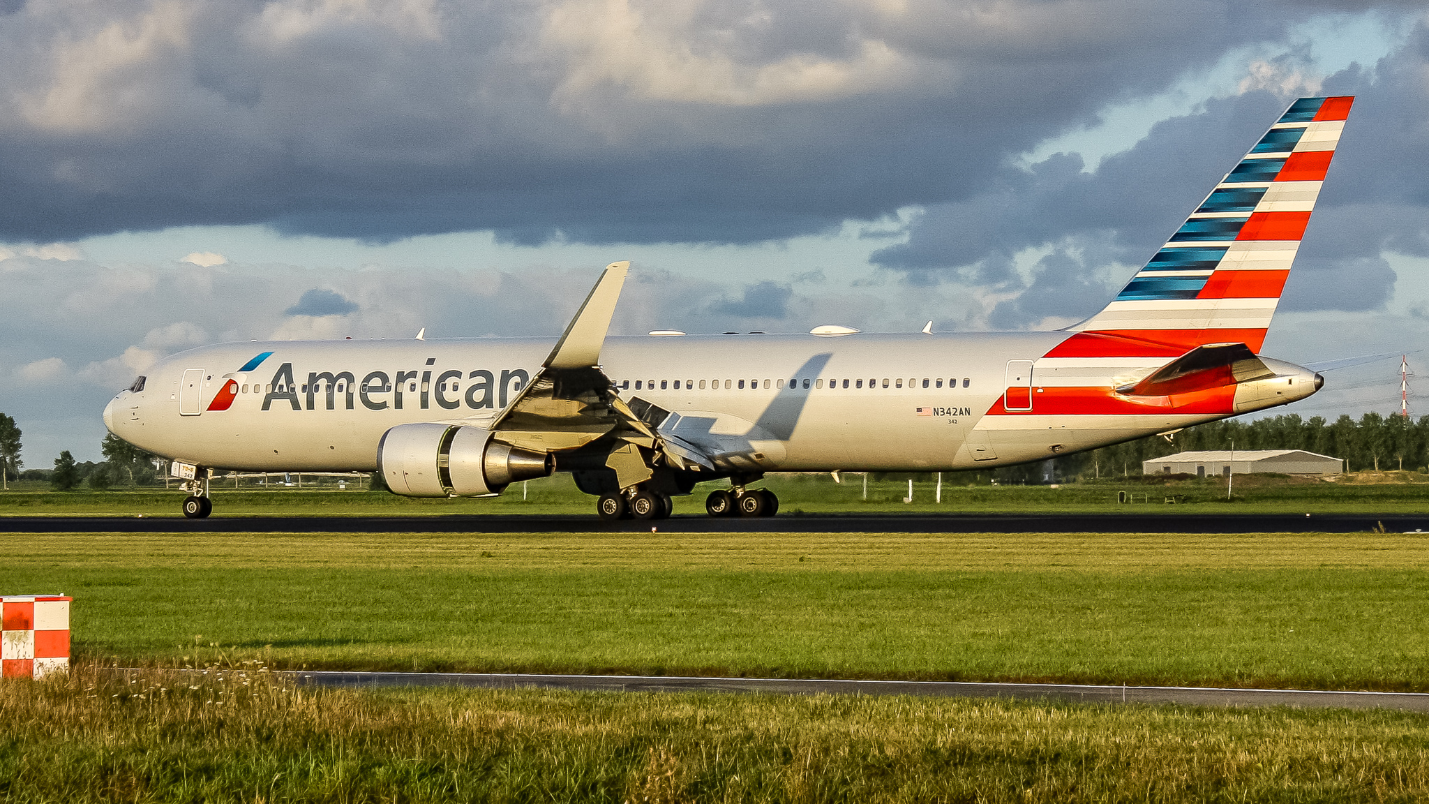 Full size: American Airlines Boeing 767-300 N342AN at Amsterdam Schiphol Airport