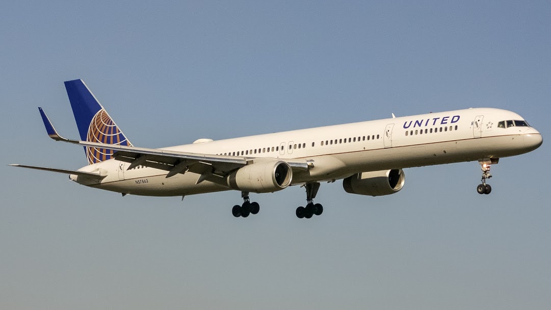 Full size: United Airlines Boeing 757-300 N57863 at Ronald Reagan National Airport