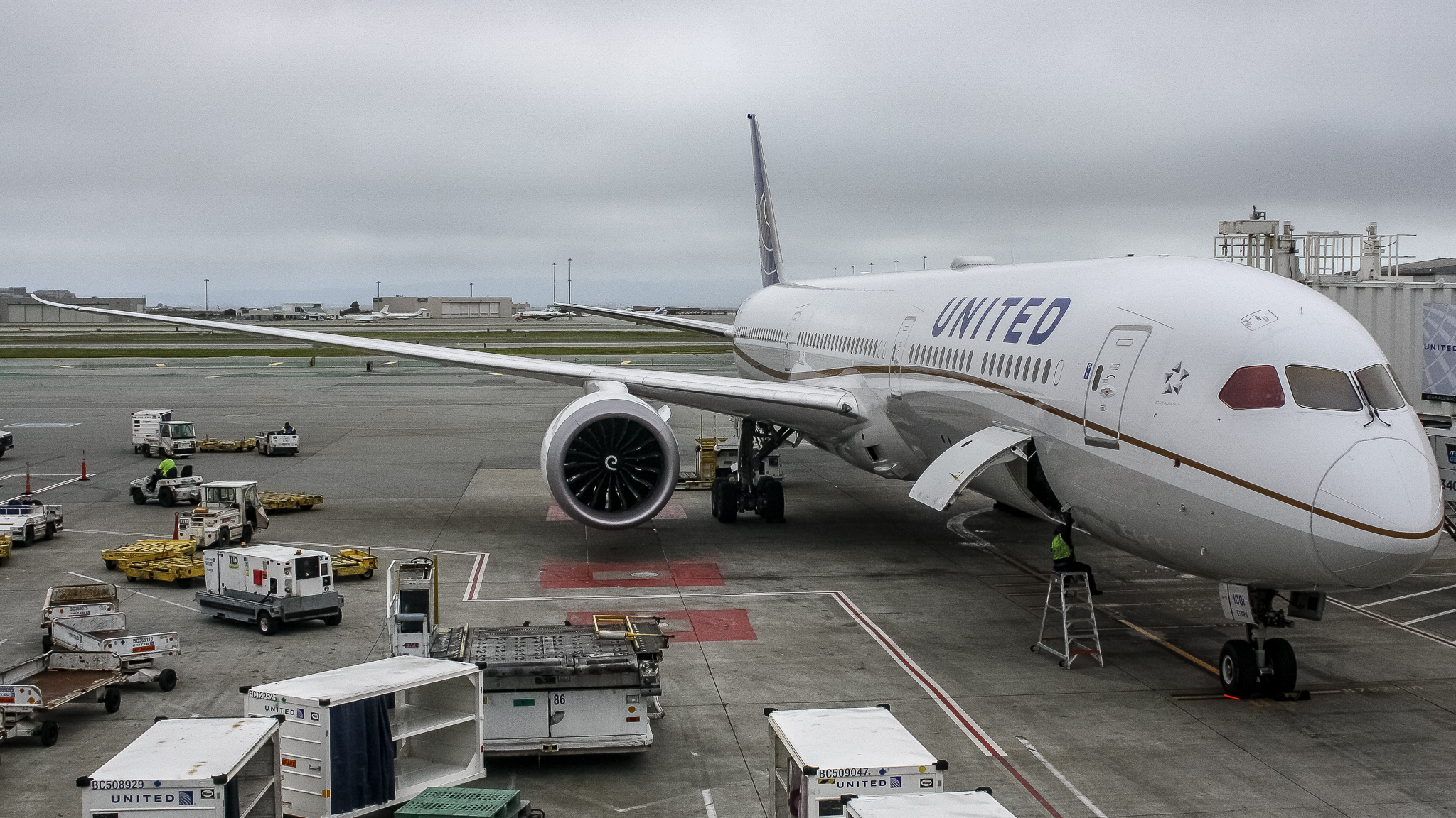 Full size: United Airlines Boeing 787-10 N14001 at San Francisco International Airport
