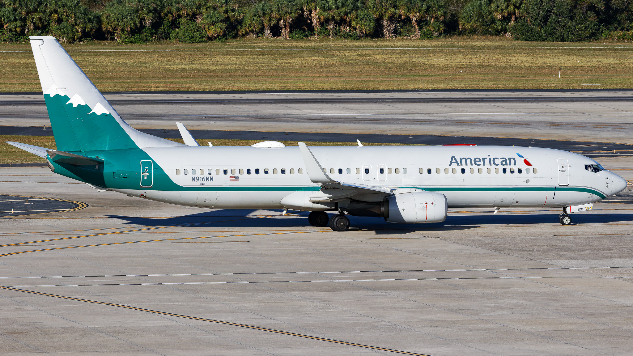 Full size: American Airlines Boeing 737-800 N916NN at Tampa International Airport