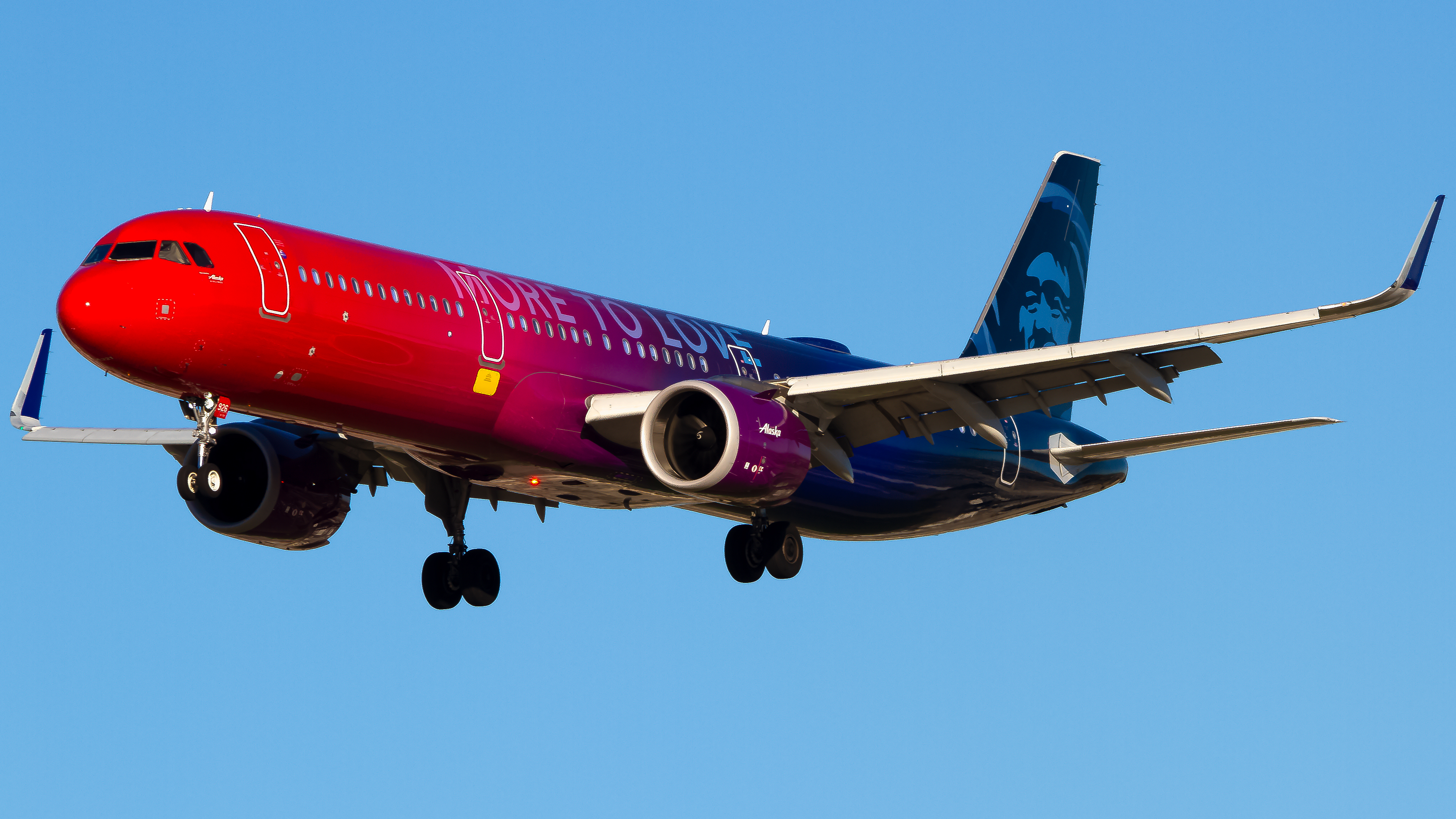 Full size: Alaska Airlines Airbus A321NEO N926VA at Los Angeles International Airport