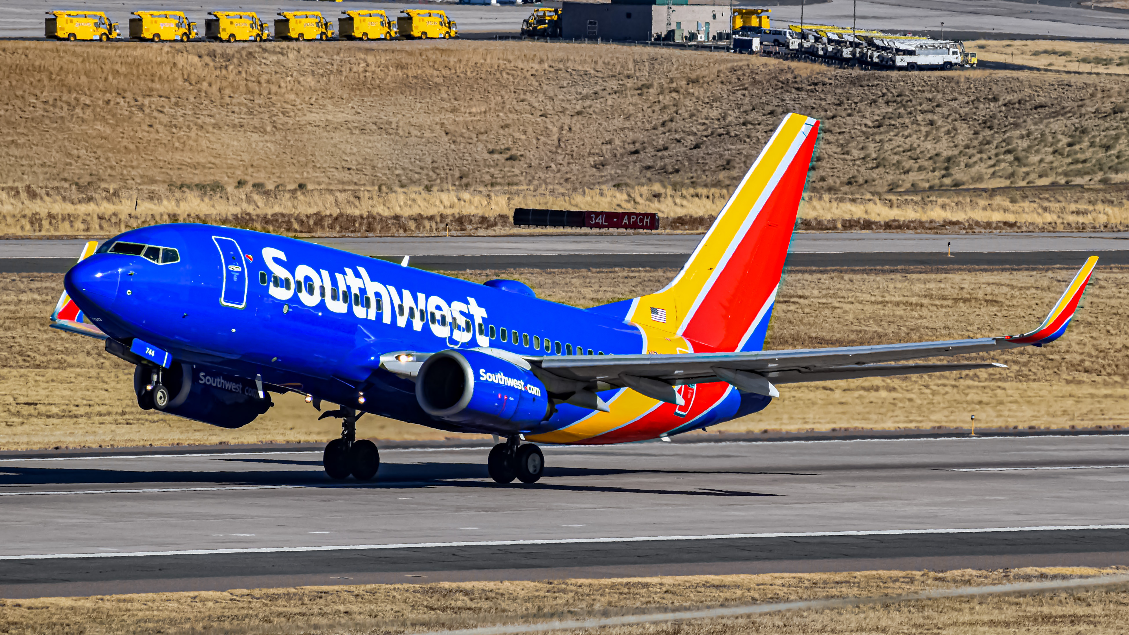 Full size: Southwest Airlines Boeing 737-700 N744SW at Denver International Airport