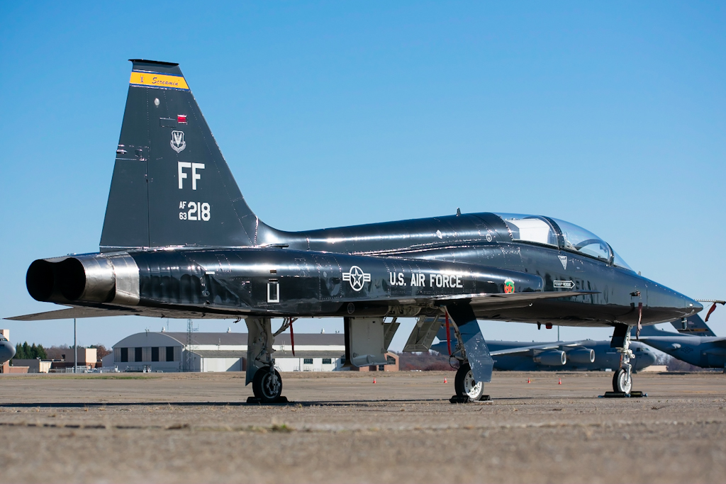 Full size: USAF - United States Air Force Northrop T-38 Talon 63-8218 at Pittsburgh International Airport