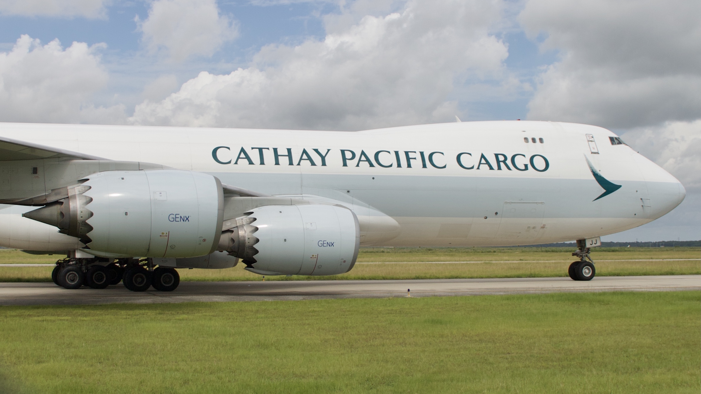 Full size: Cathay Pacific Cargo Boeing 747-8F B-LJJ at Houston-George Bush Intercontinental Airport