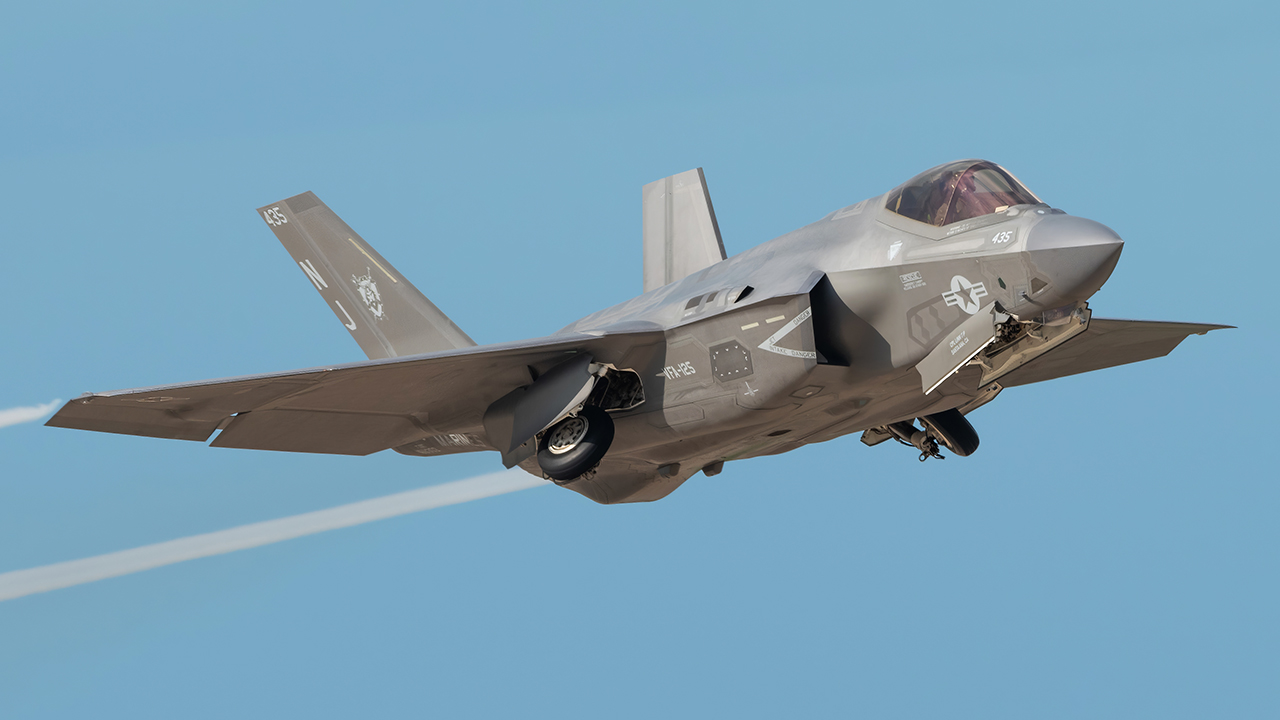 Full size: USN - United States Navy Lockheed Martin F-35 Lightning 169303 at Wittman Regional Airport
