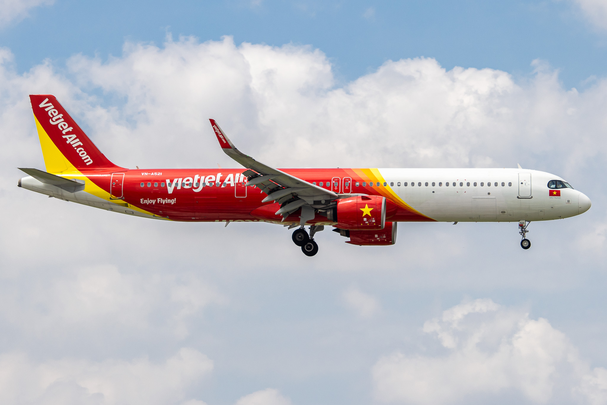 Full size: VietJet Air A321NEO VN-A521 at Tan Son Nhat International Airport