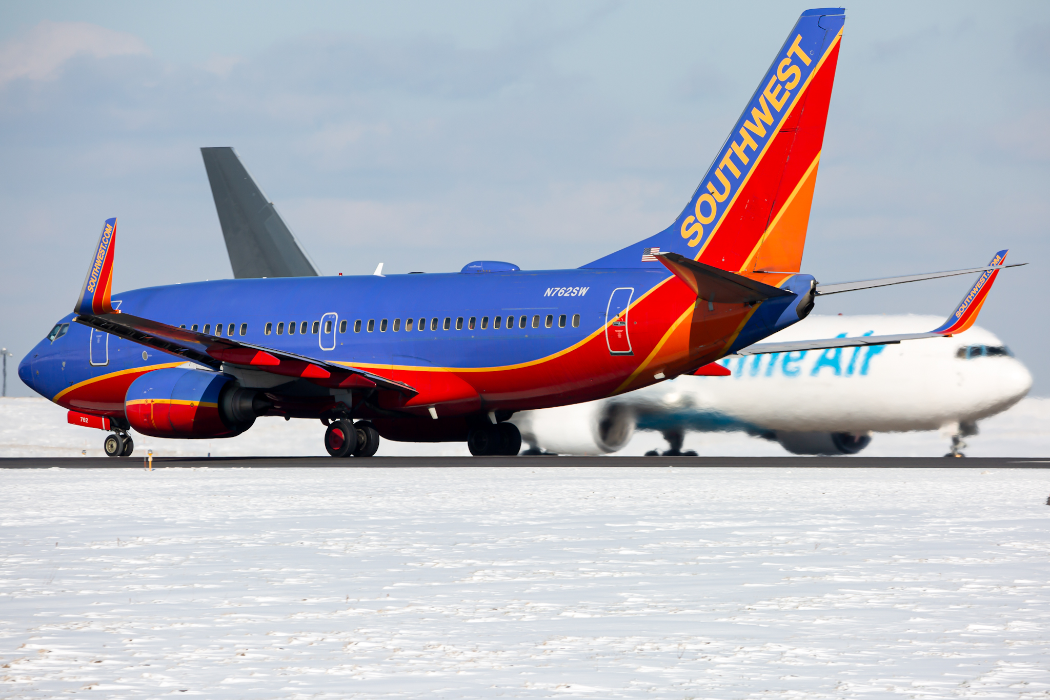 Full size: Southwest Airlines Boeing 737-700 N762SW at Baltimore/Washington International Thurgood Marshall Airport