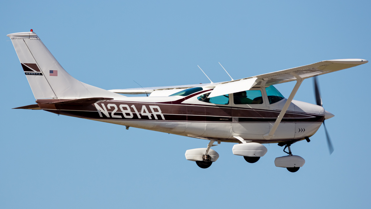 Full size: PRIVATE Cessna 182 Skylane N2814R at Naples Municipal Airport