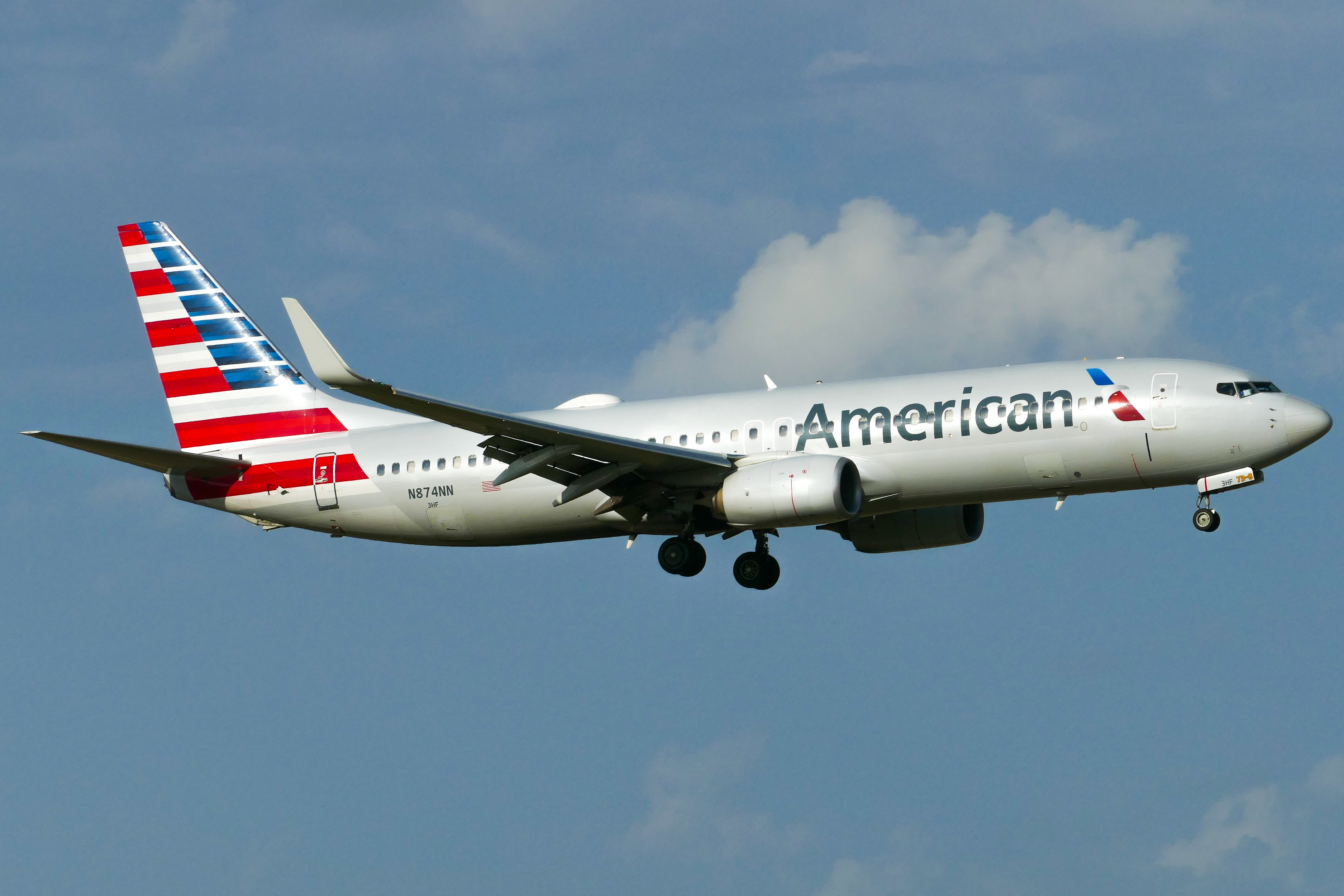 Full size: American Airlines Boeing 737-800 N874NN at Dallas-Fort Worth International Airport
