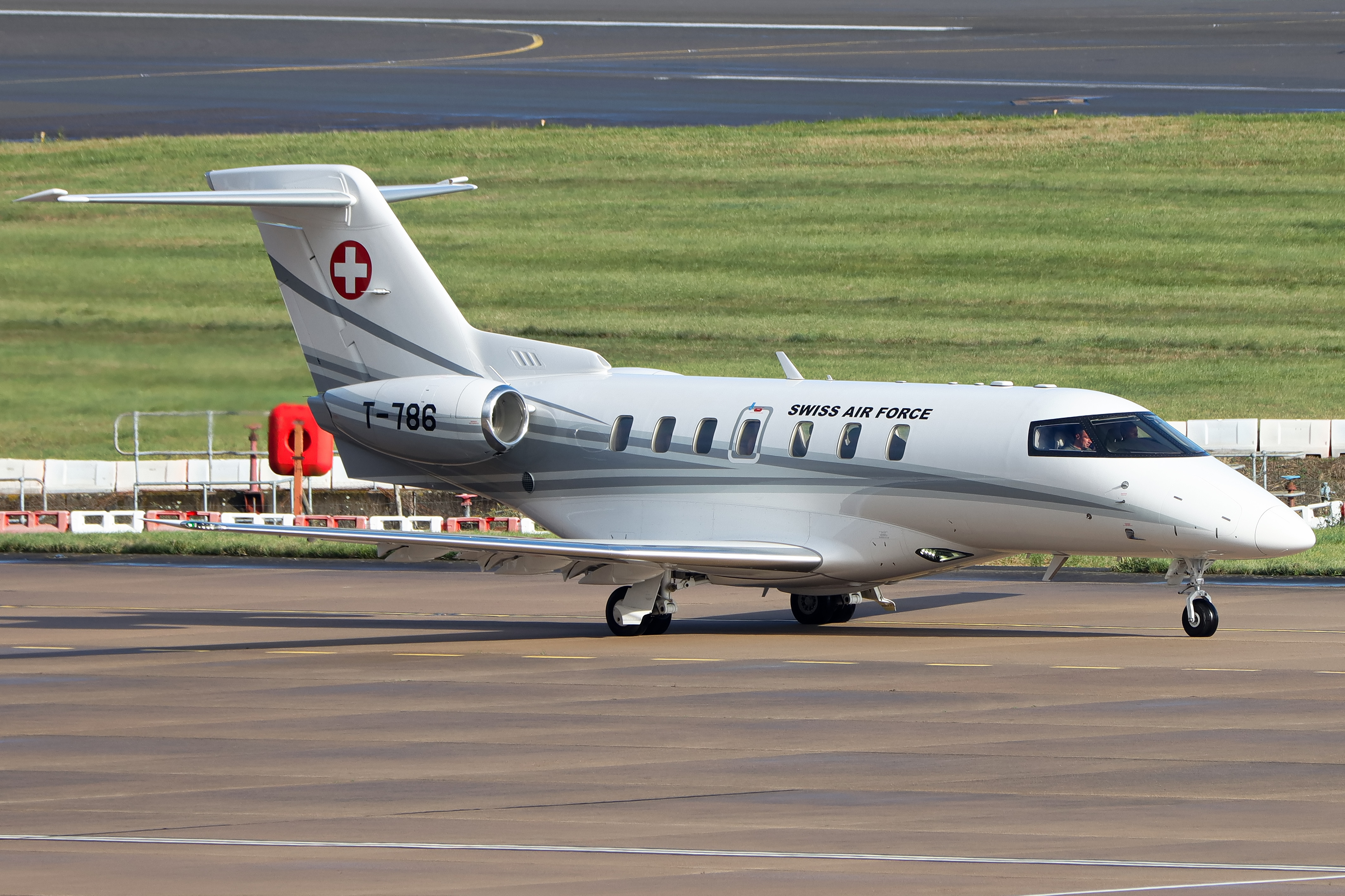 Full size: Swiss Air Force Pilatus PC-24 T-786 at Birmingham Airport