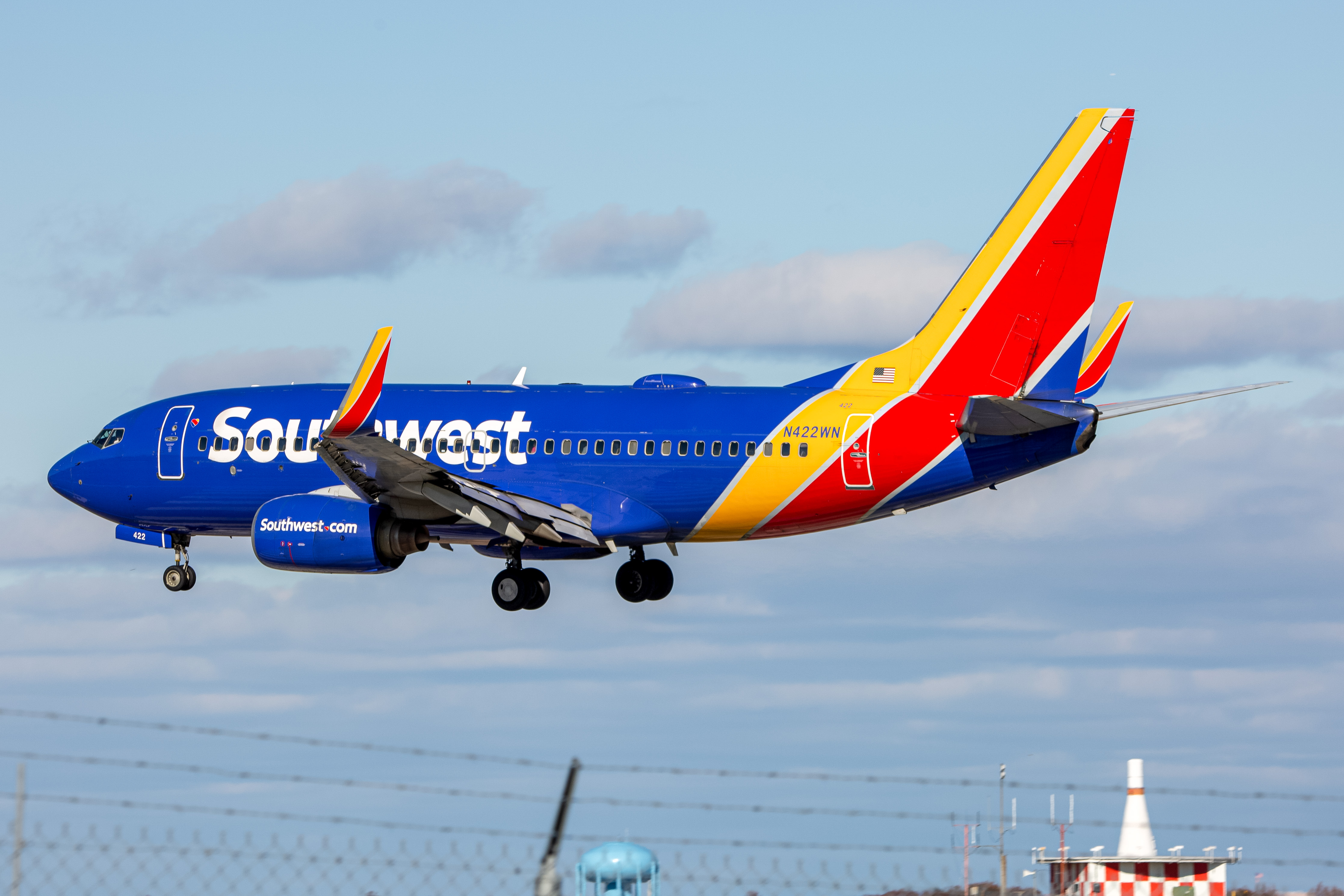 Full size: Southwest Airlines Boeing 737-700 N422WN at Baltimore/Washington International Thurgood Marshall Airport