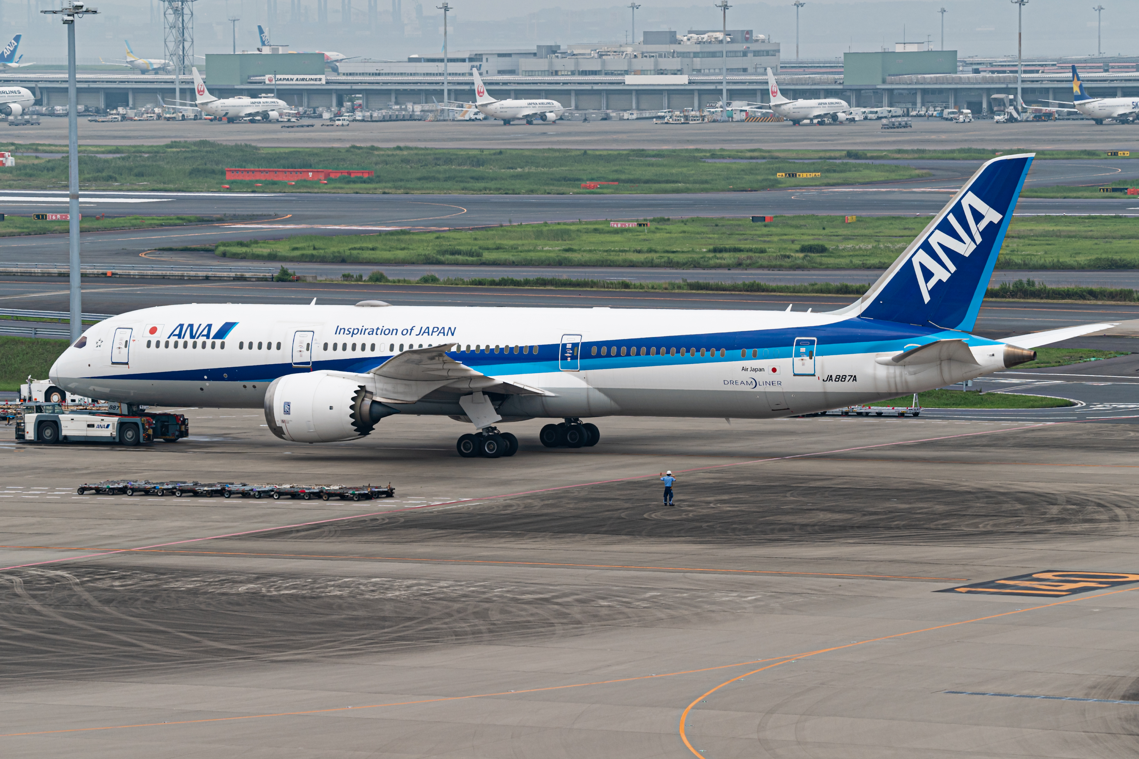 Full size: All Nippon Airways Boeing 787-9 JA887A at Tokyo-Haneda Airport