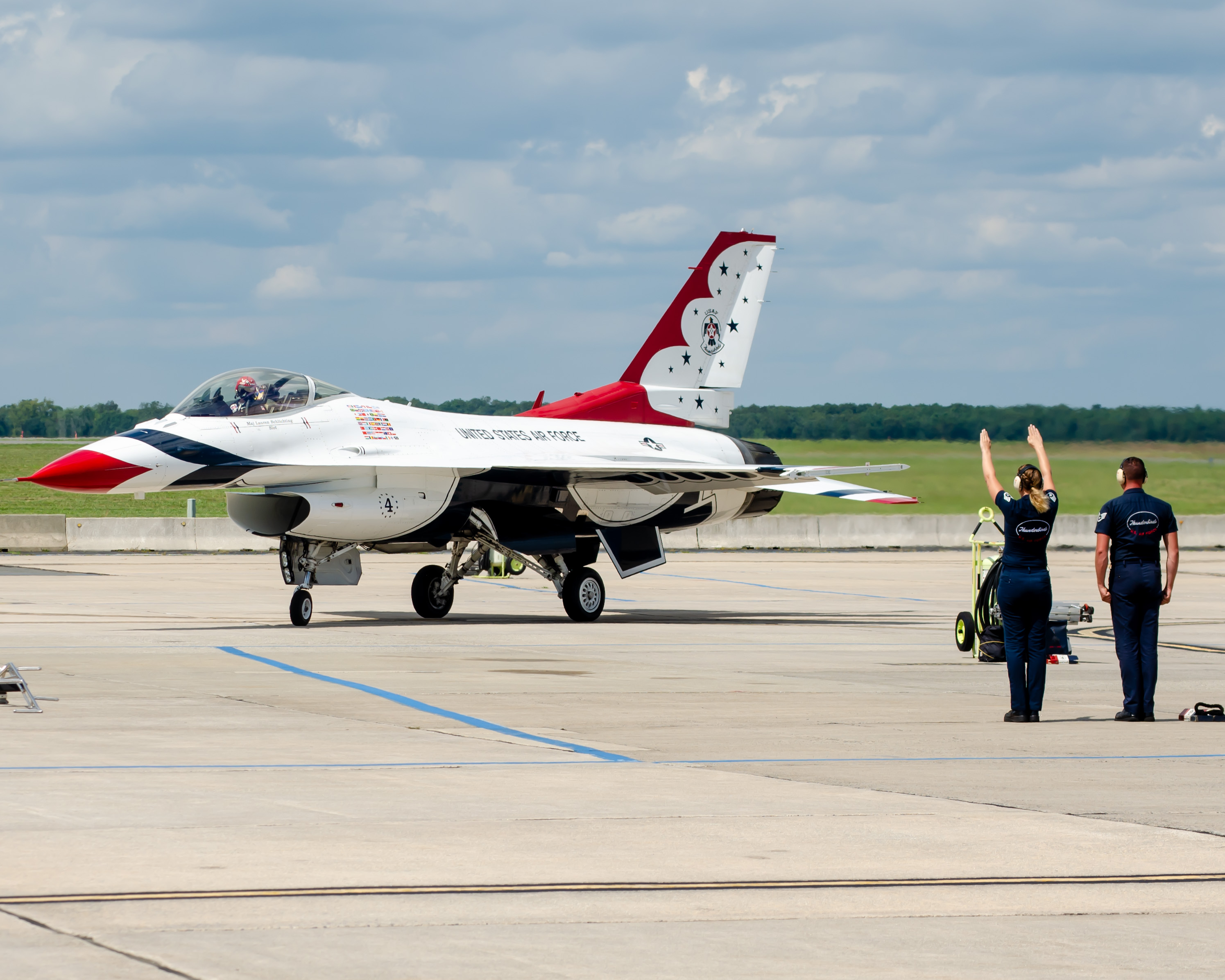 Full size: USAF - United States Air Force General Dynamics F-16 Fighting Falcon 923888 at Atlantic City International Airport