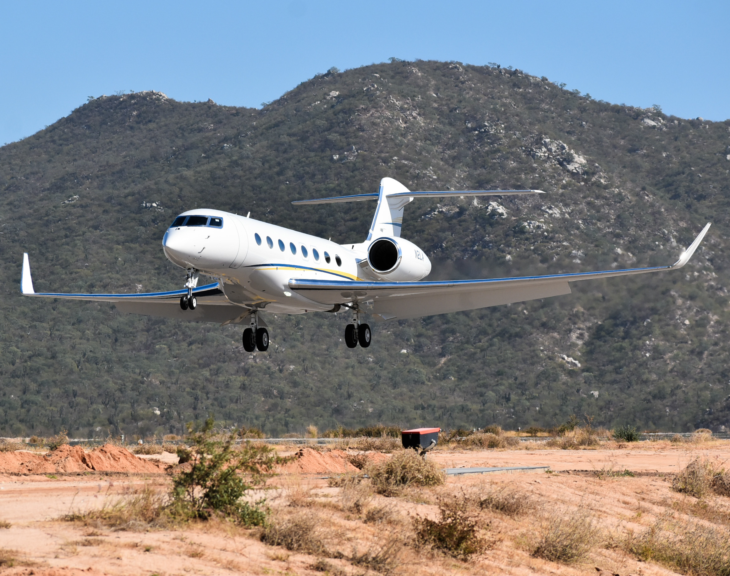 Full size: PRIVATE Gulfstream G650 N2LA at Aeropuerto de Cabo San Lucas Internacional