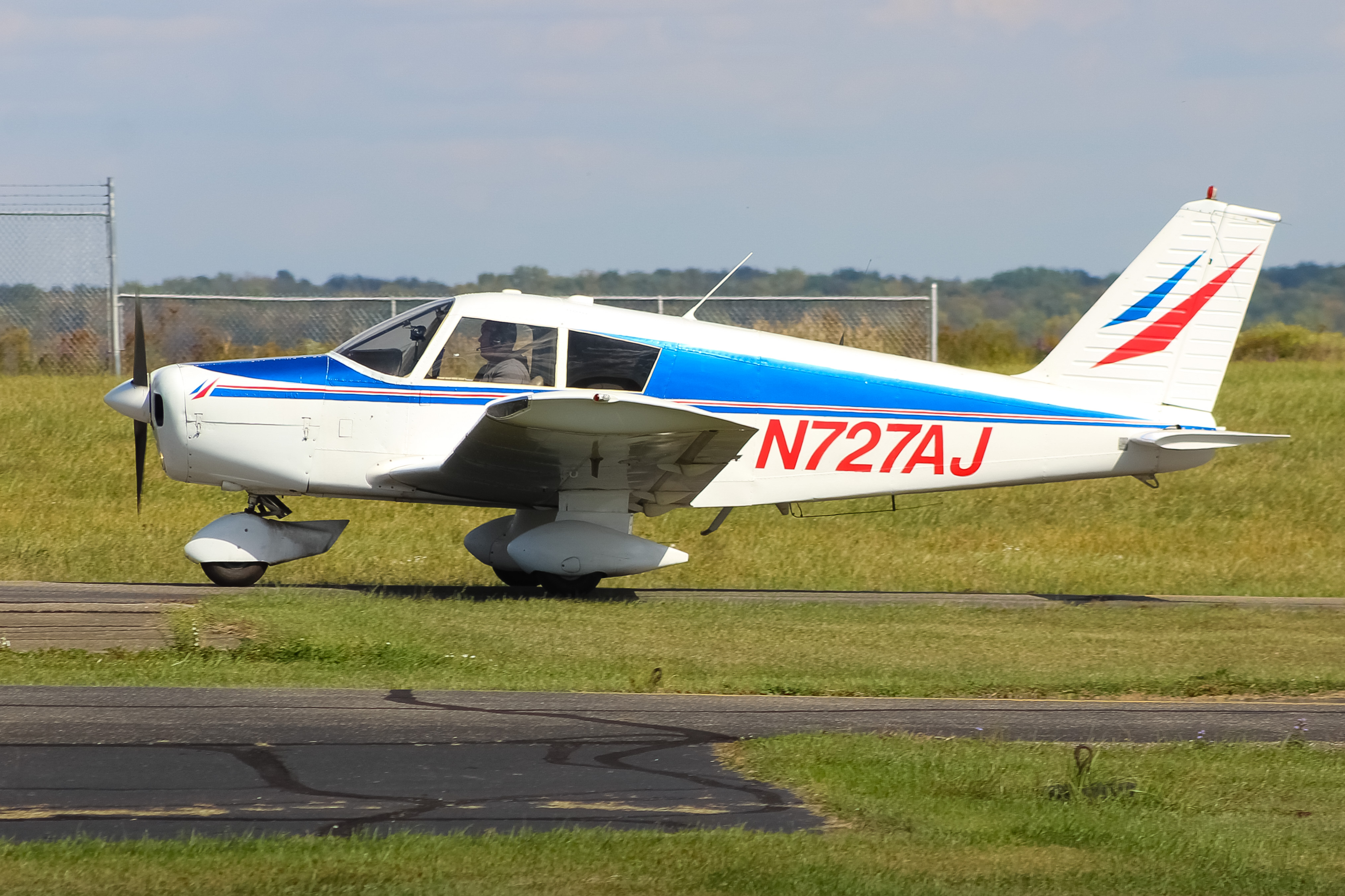 Full size: PRIVATE  Piper PA-28 N727AJ at Clermont County Airport