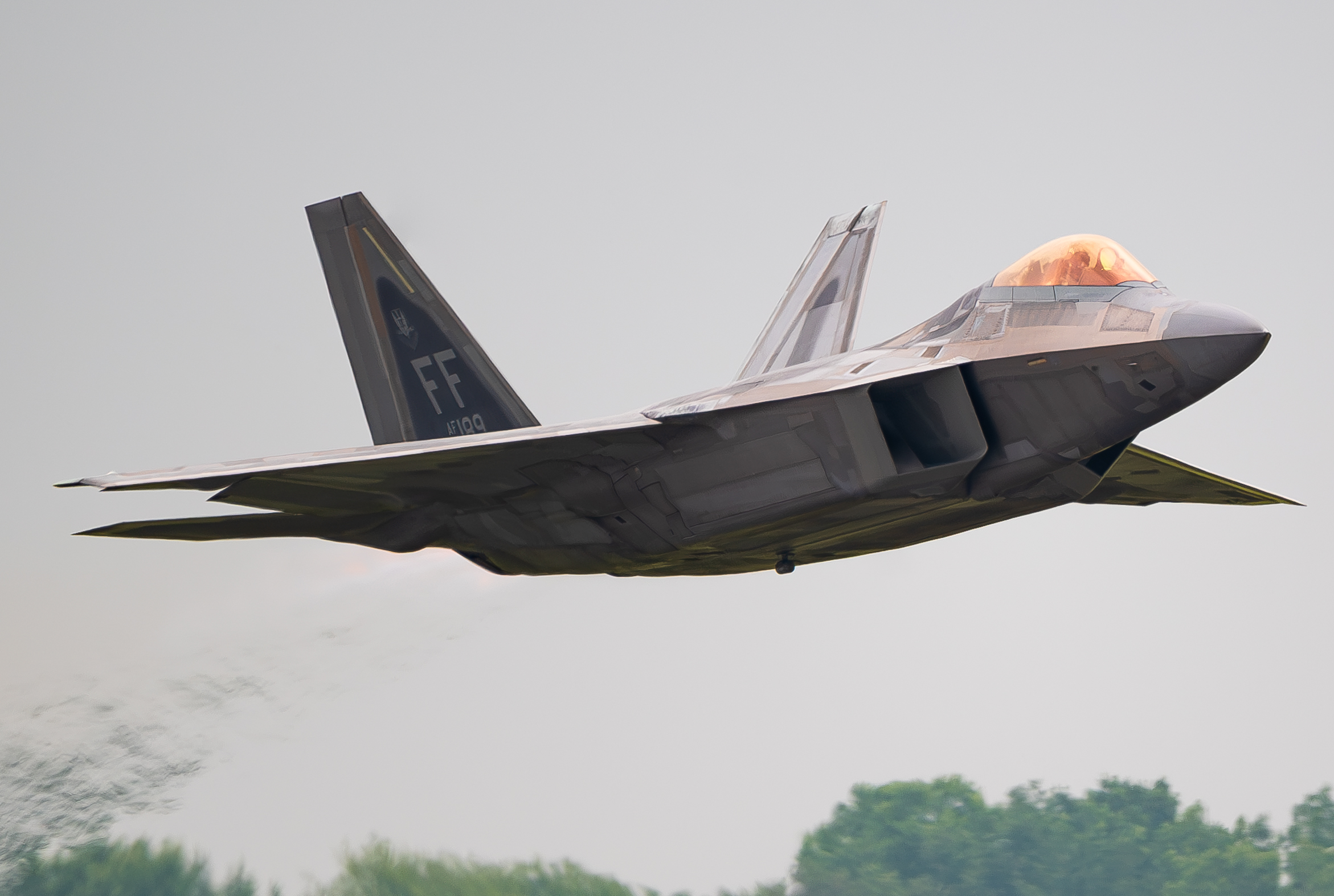 Full size: USAF - United States Air Force Lockheed Martin F-22A Raptor 09-4189 at Rickenbacker International Airport