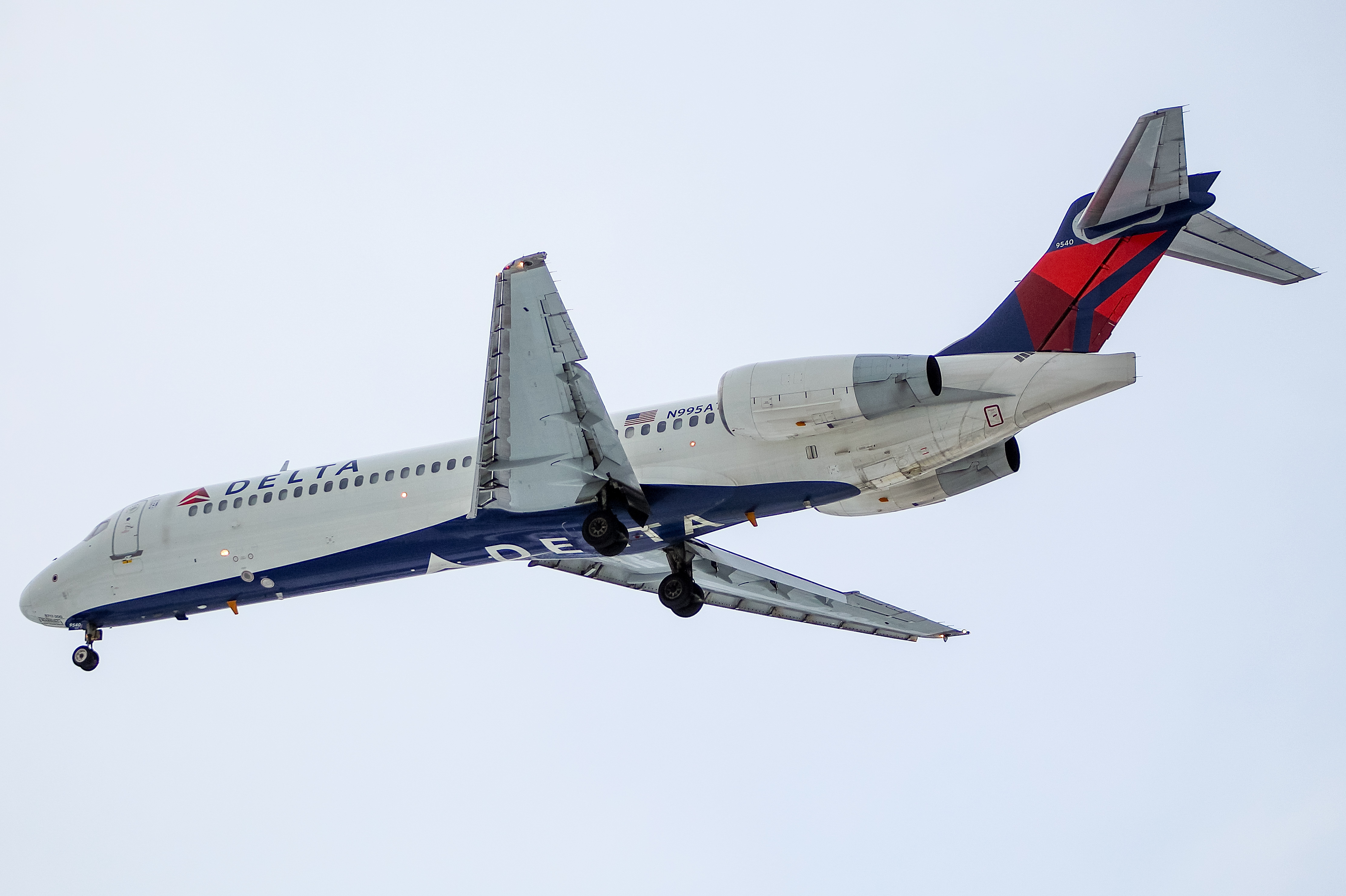 Full size: Delta Airlines Boeing 717-200 N995AT at General Mitchell International Airport