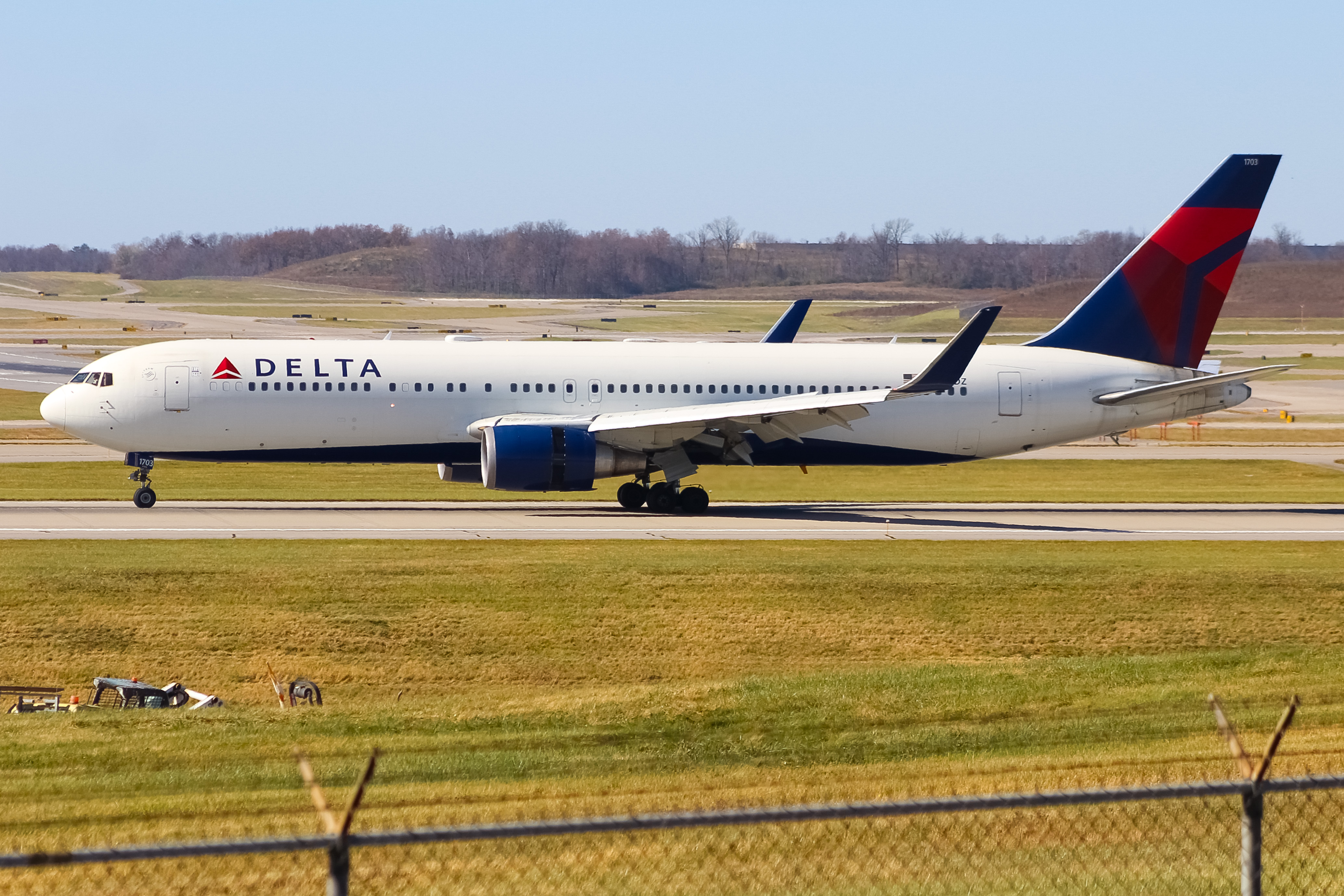 Full size: Delta Airlines Boeing 767-300ER N173DZ at Cincinnati/Northern Kentucky International Airport