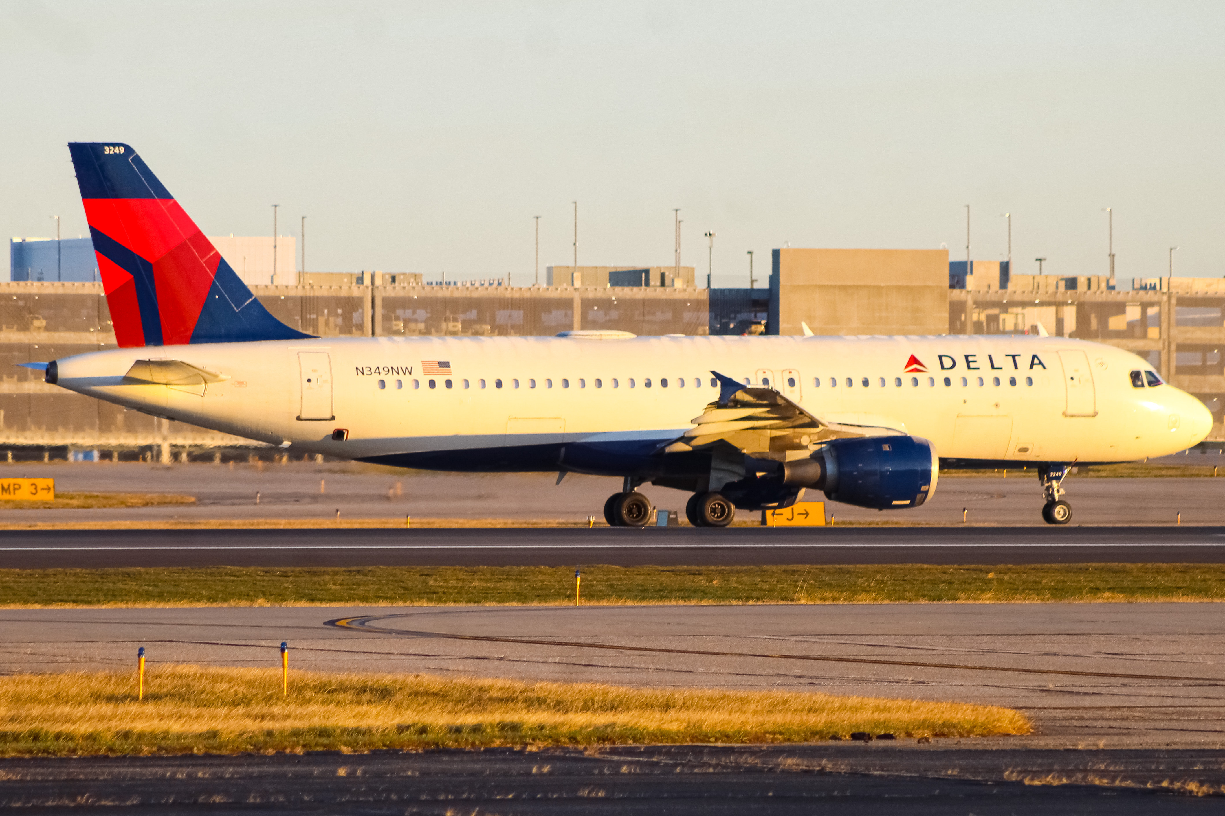 Full size: Delta Airlines Airbus A320 N349NW at Cincinnati/Northern Kentucky International Airport