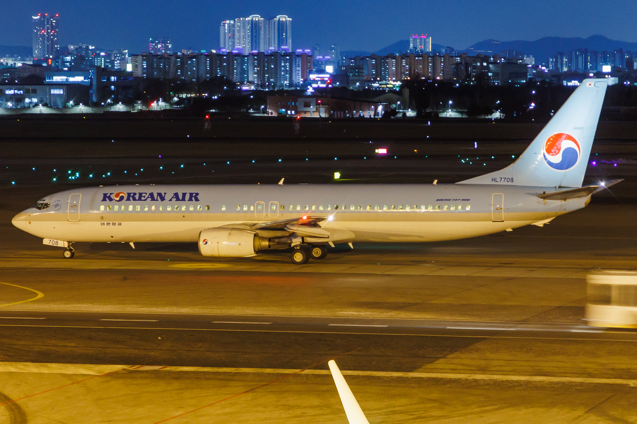 Full size: Korean Air Boeing 737-900 HL7708 at Seoul-Gimpo International Airport