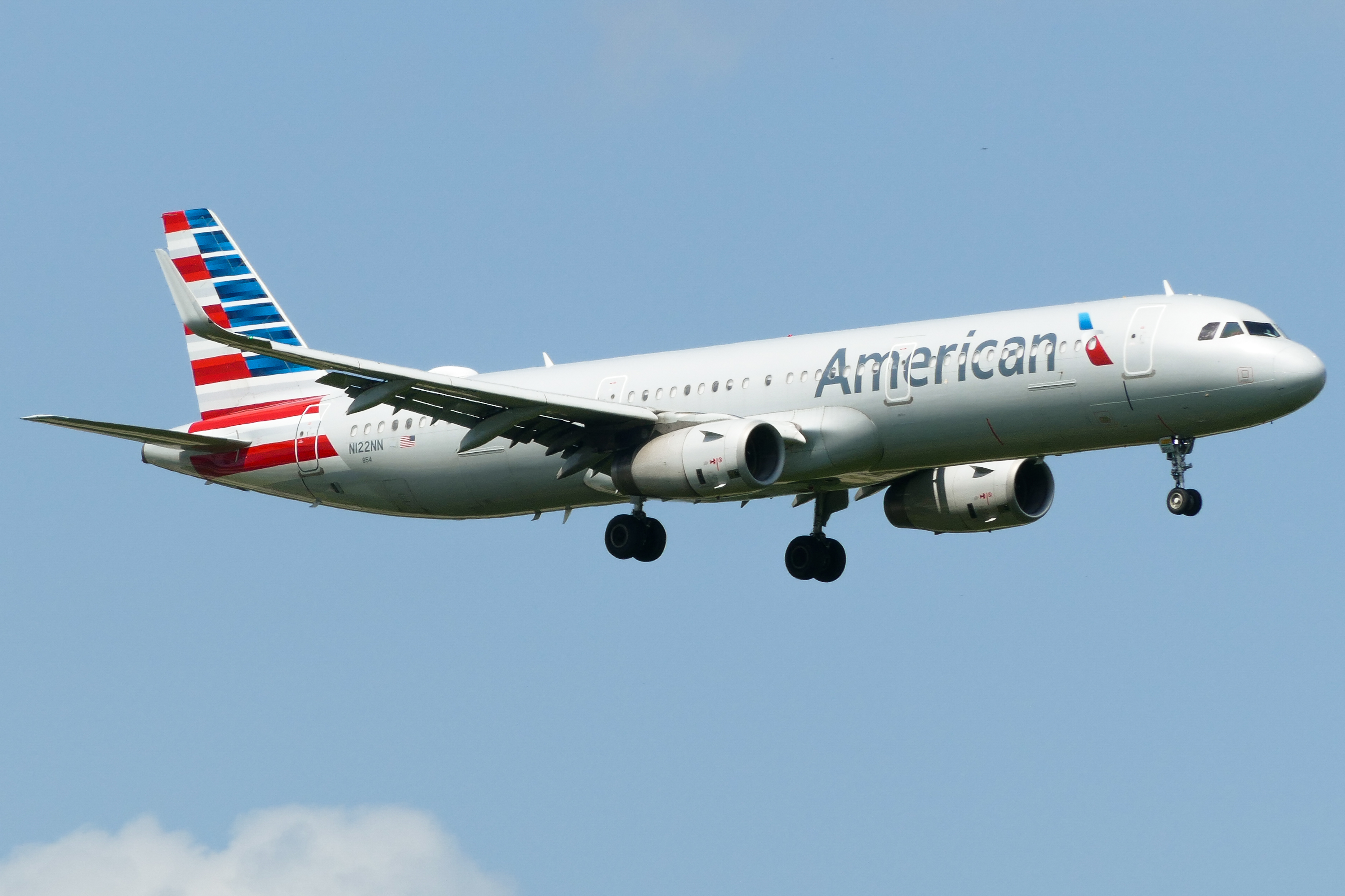 Full size: American Airlines Airbus A321-200 N122NN at Austin-Bergstrom International Airport
