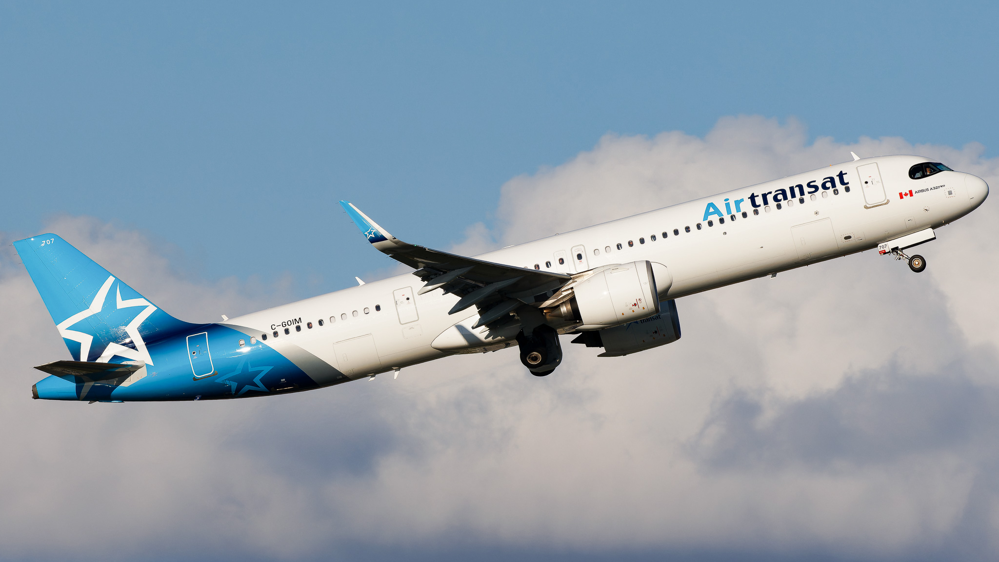 Full size: Air Transat Airbus A321NEO C-GOIM at Tampa International Airport
