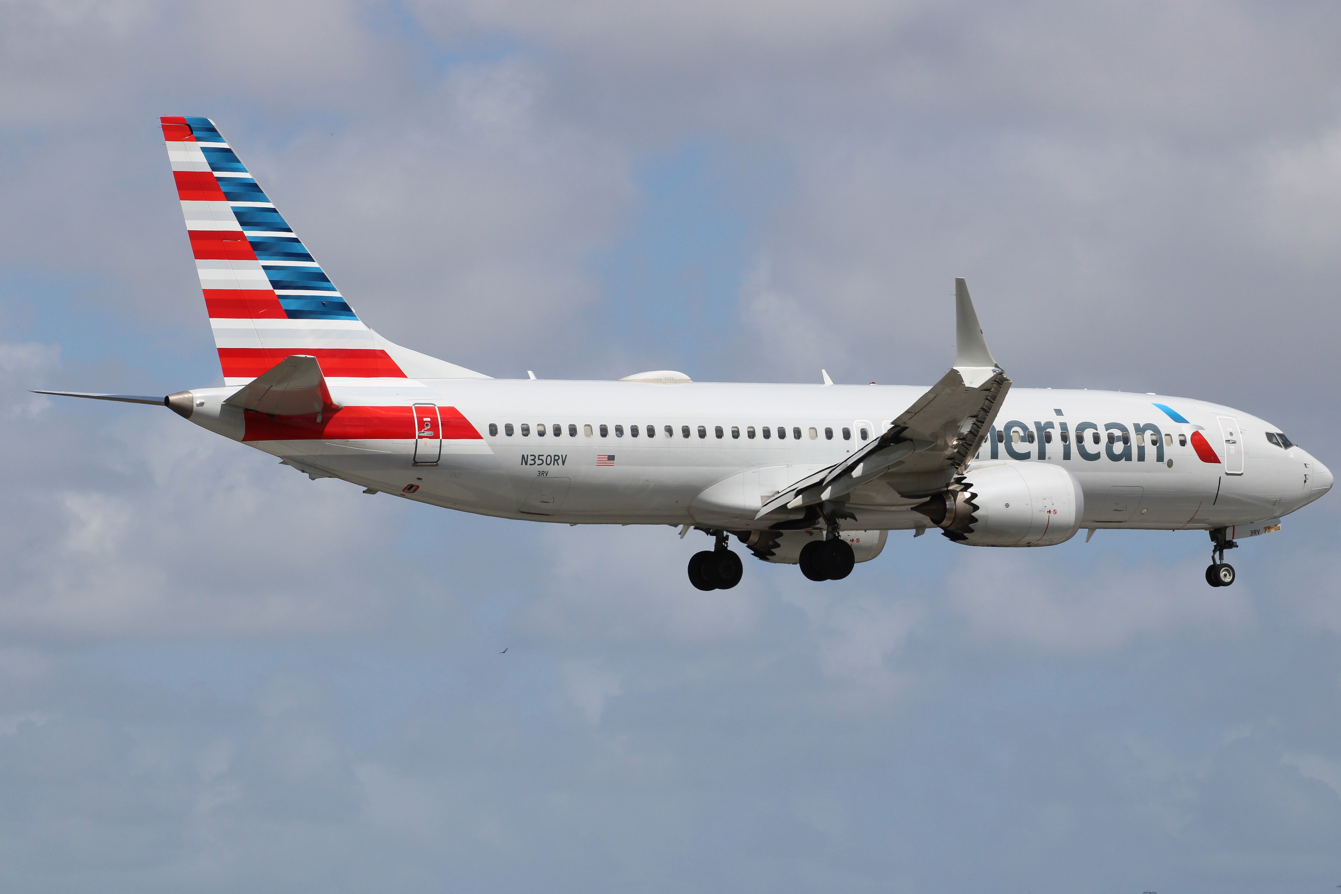 Full size: American Airlines Boeing 737 MAX 8 N350RV at Miami International Airport