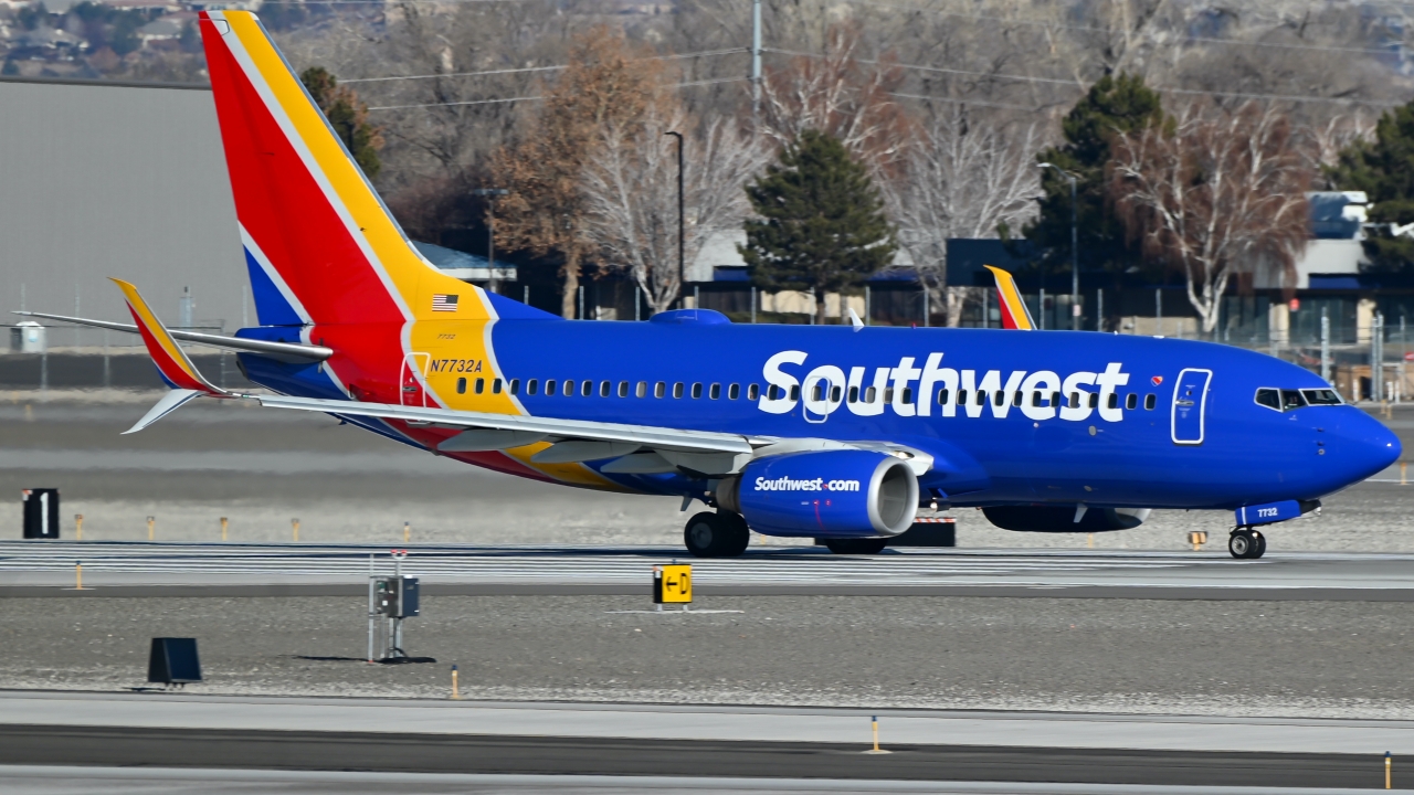 Full size: Southwest Airlines Boeing 737-700 N7732A at Reno/Tahoe International Airport