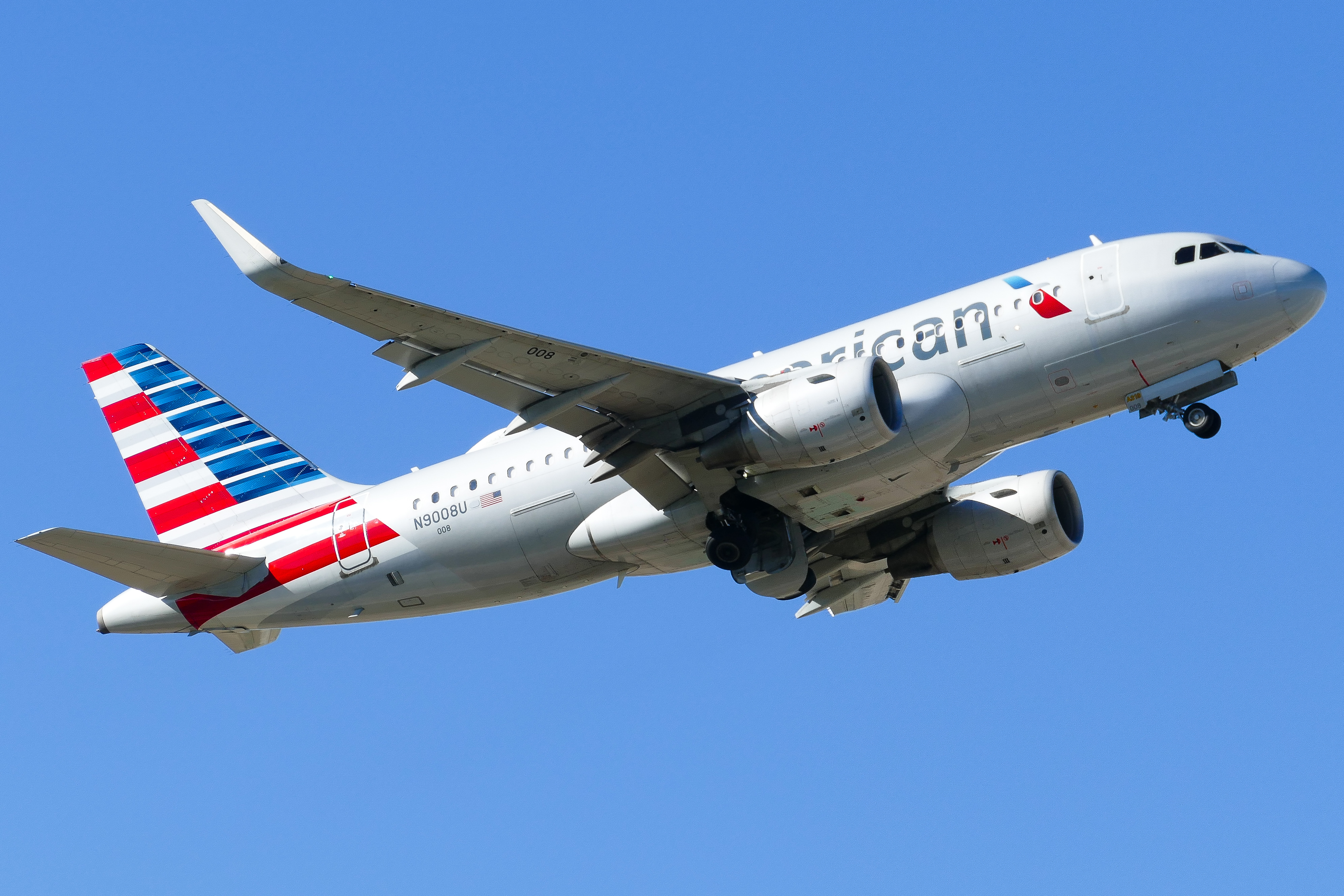 Full size: American Airlines Airbus A319 N9008U at Austin-Bergstrom International Airport