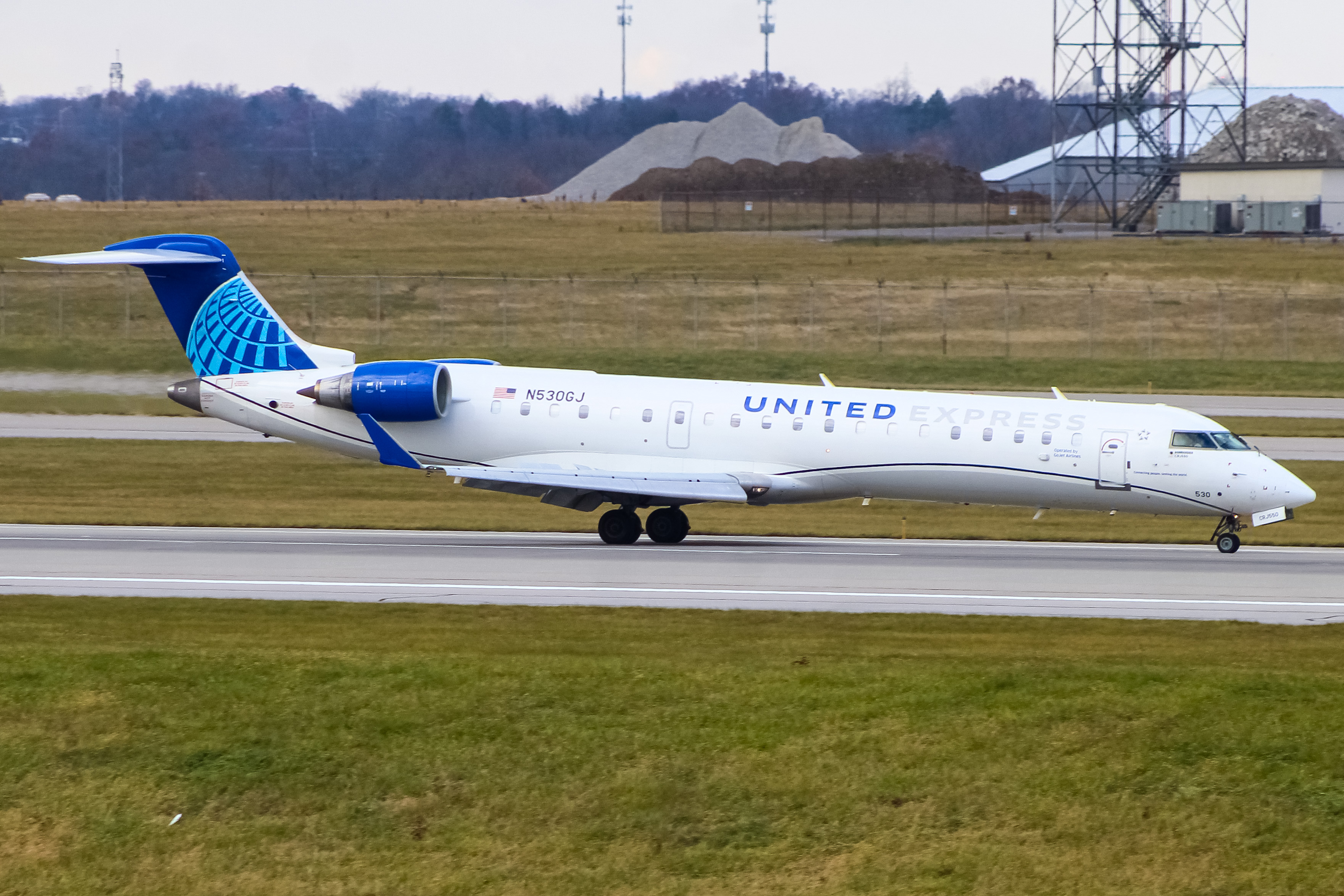 Full size: United Express Mitsubishi CRJ-550 N530GJ at Cincinnati/Northern Kentucky International Airport