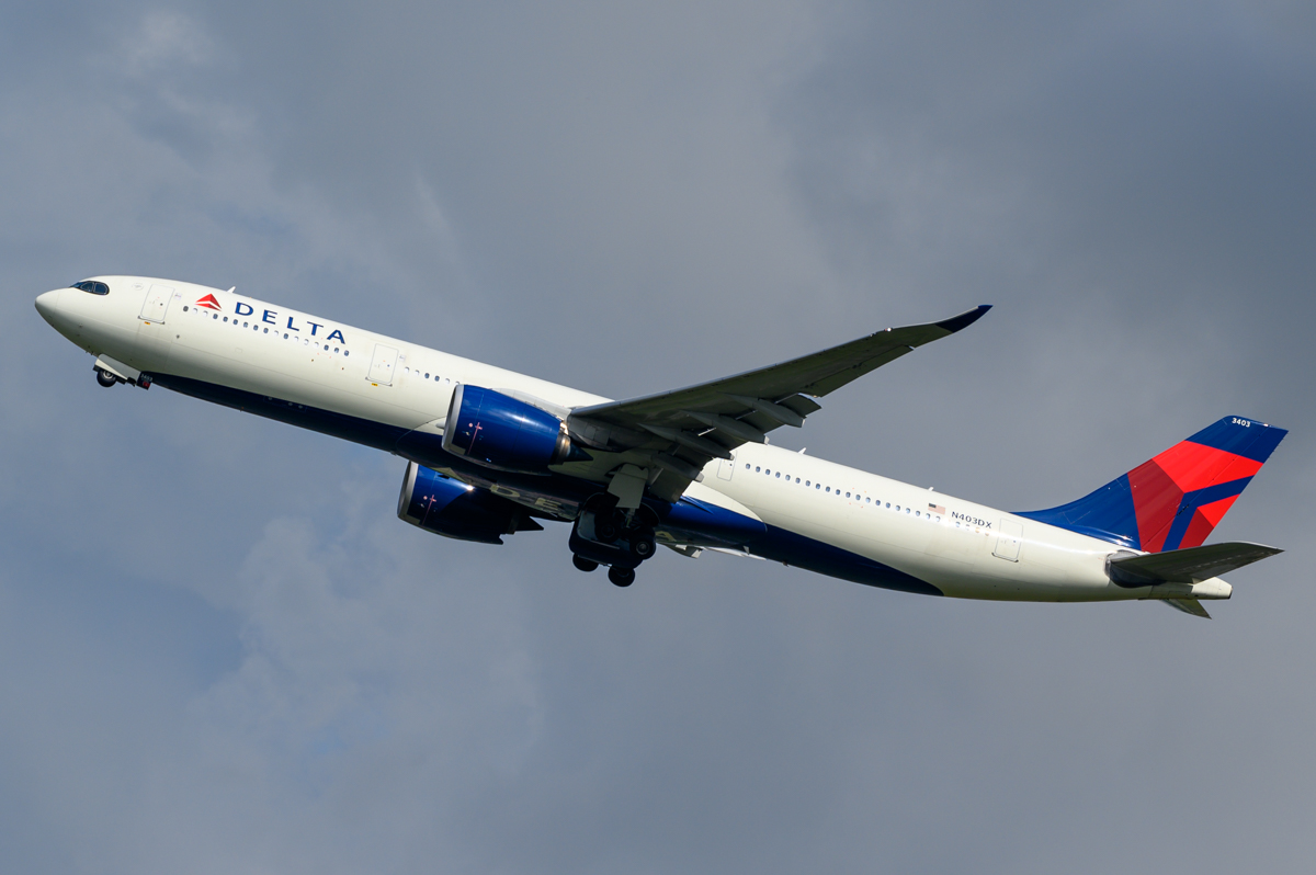 Full size: Delta Airlines Airbus A330-900 N403DX at Amsterdam Schiphol Airport
