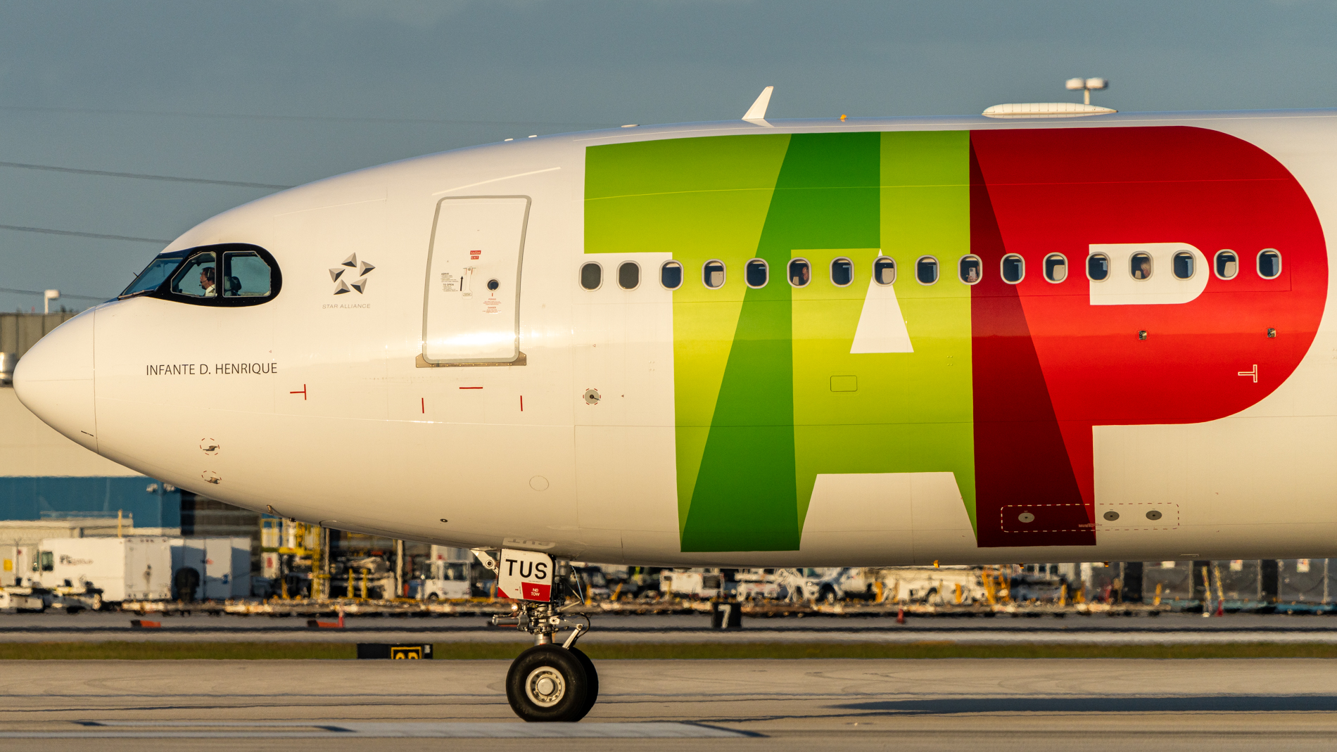 Full size: TAP Air Portugal Airbus A330-900 CS-TUS at Miami International Airport