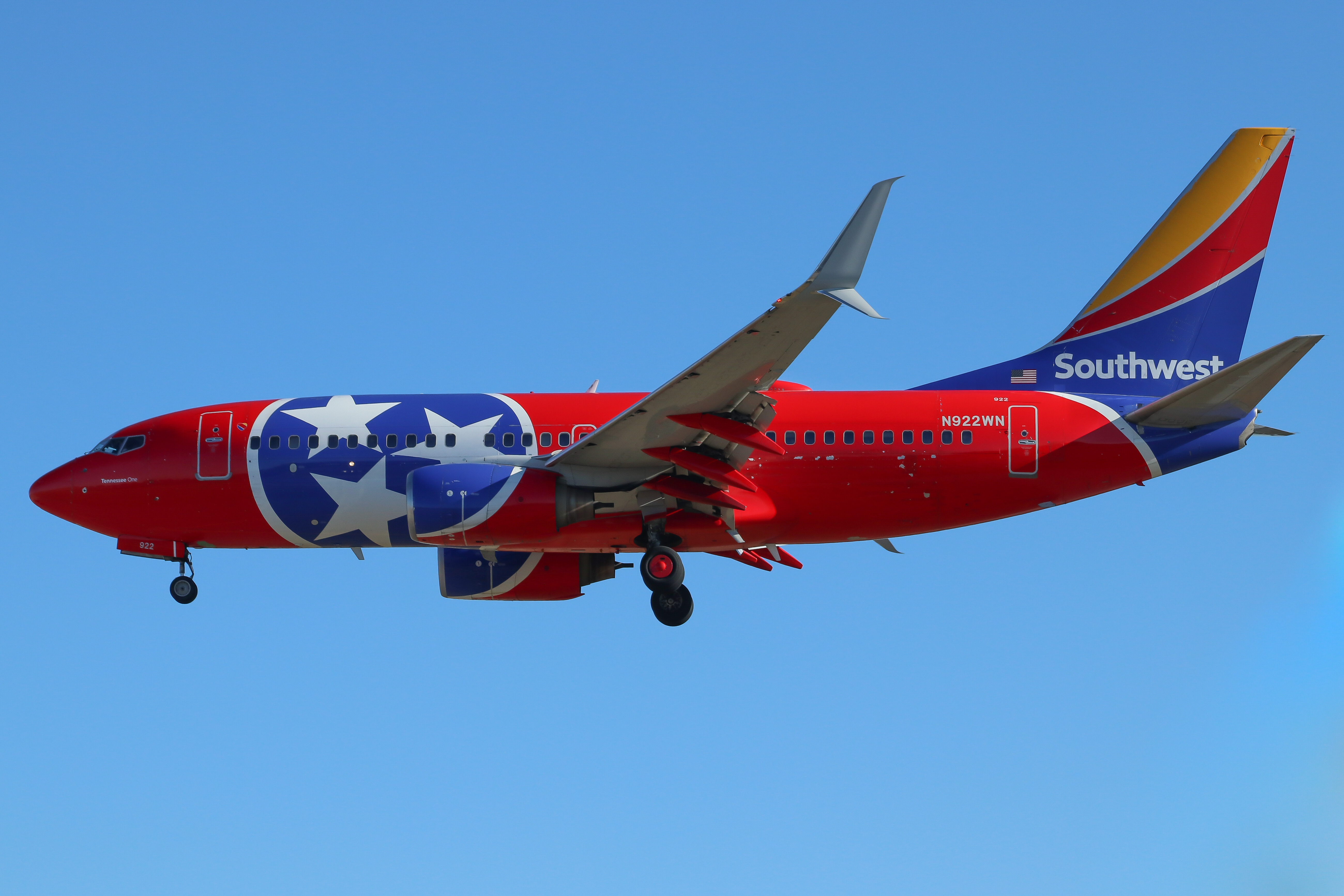 Full size: Southwest Airlines Boeing 737-700 N922WN at Baltimore/Washington International Thurgood Marshall Airport