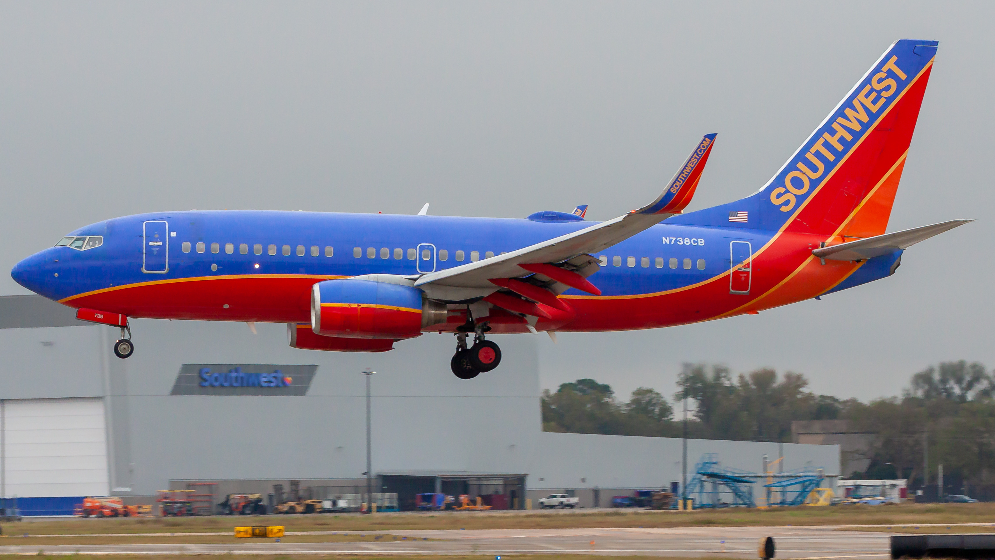 Full size: Southwest Airlines Boeing 737-700 N738CB at William P Hobby Airport