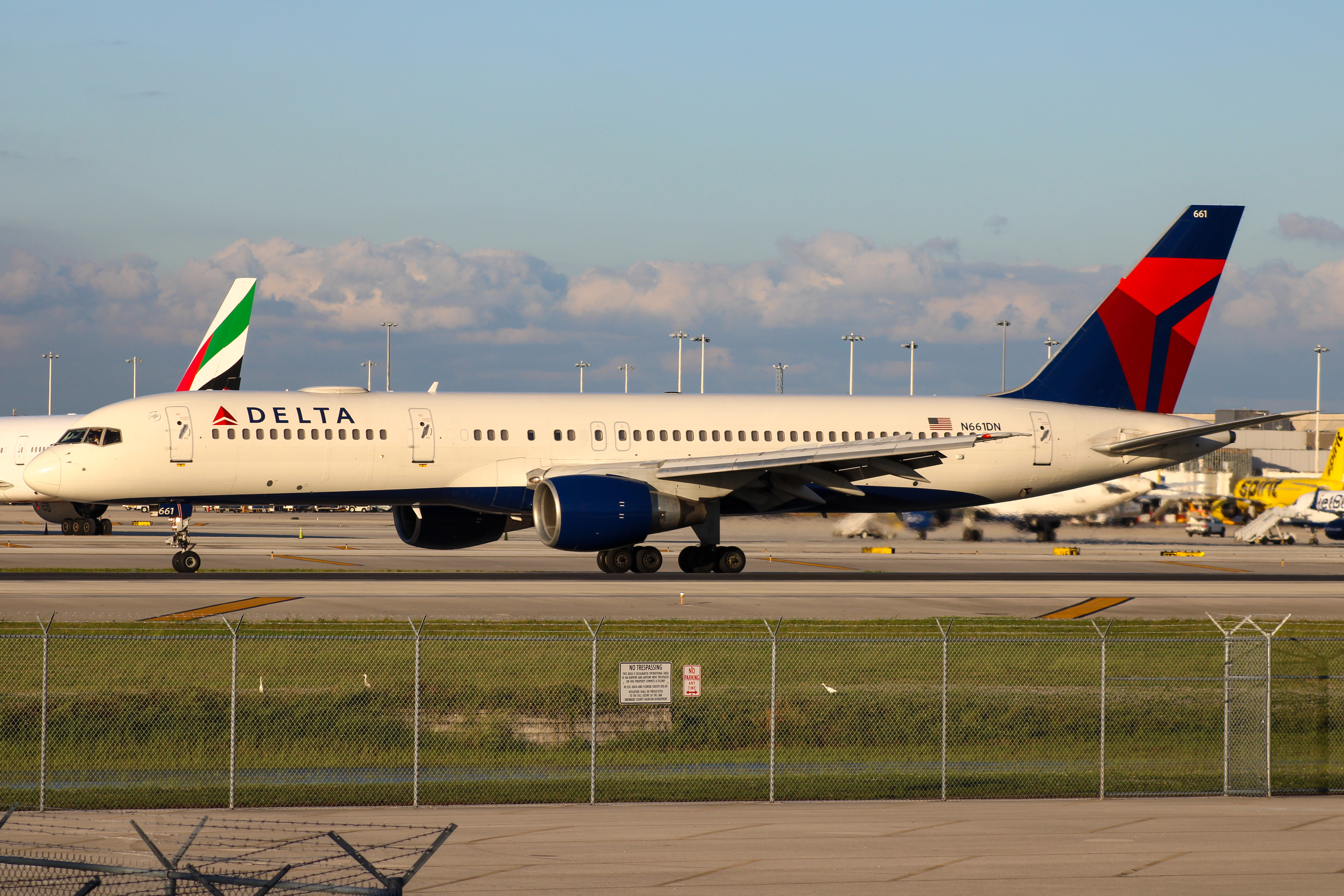 Full size: Delta Airlines Boeing 757-200 N661DN at Fort Lauderdale/Hollywood International Airport