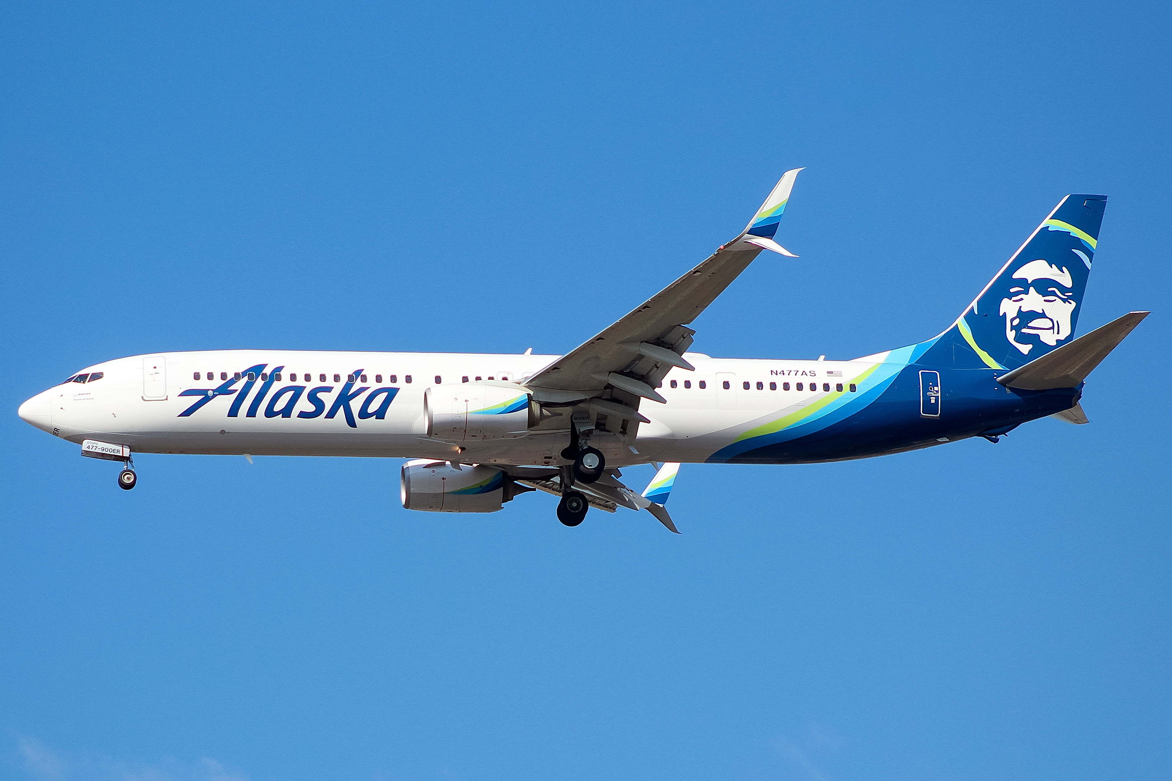 Full size: Alaska Airlines Boeing 737-900ER N477AS at Chicago O'Hare International Airport