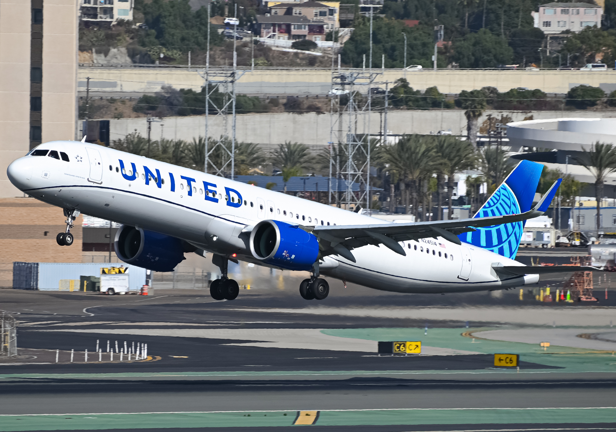 Full size: United Airlines Airbus A321NEO N24514 at San Diego International Airport