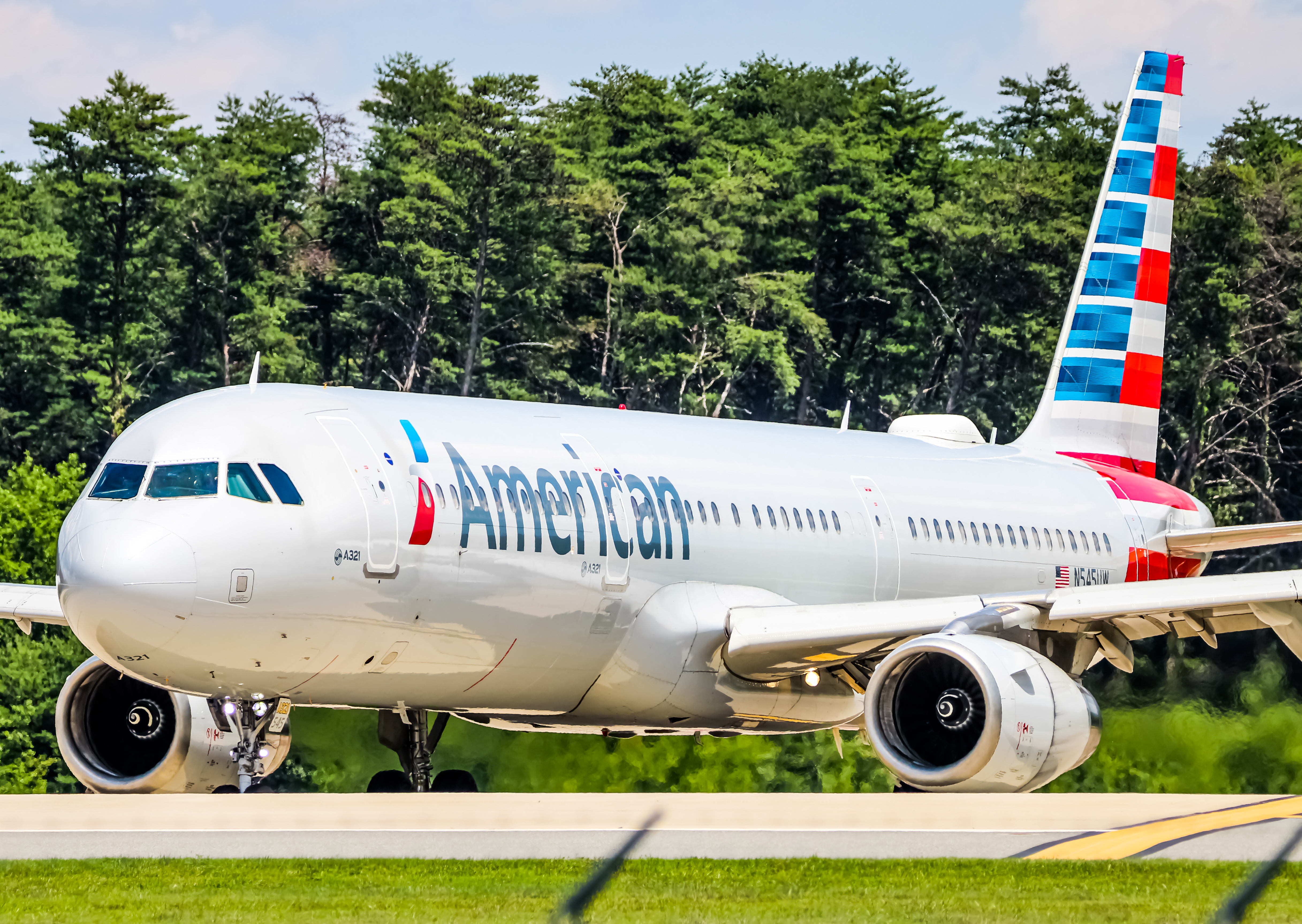 Full size: American Airlines Airbus A321-200 N545UW at Baltimore/Washington International Thurgood Marshall Airport