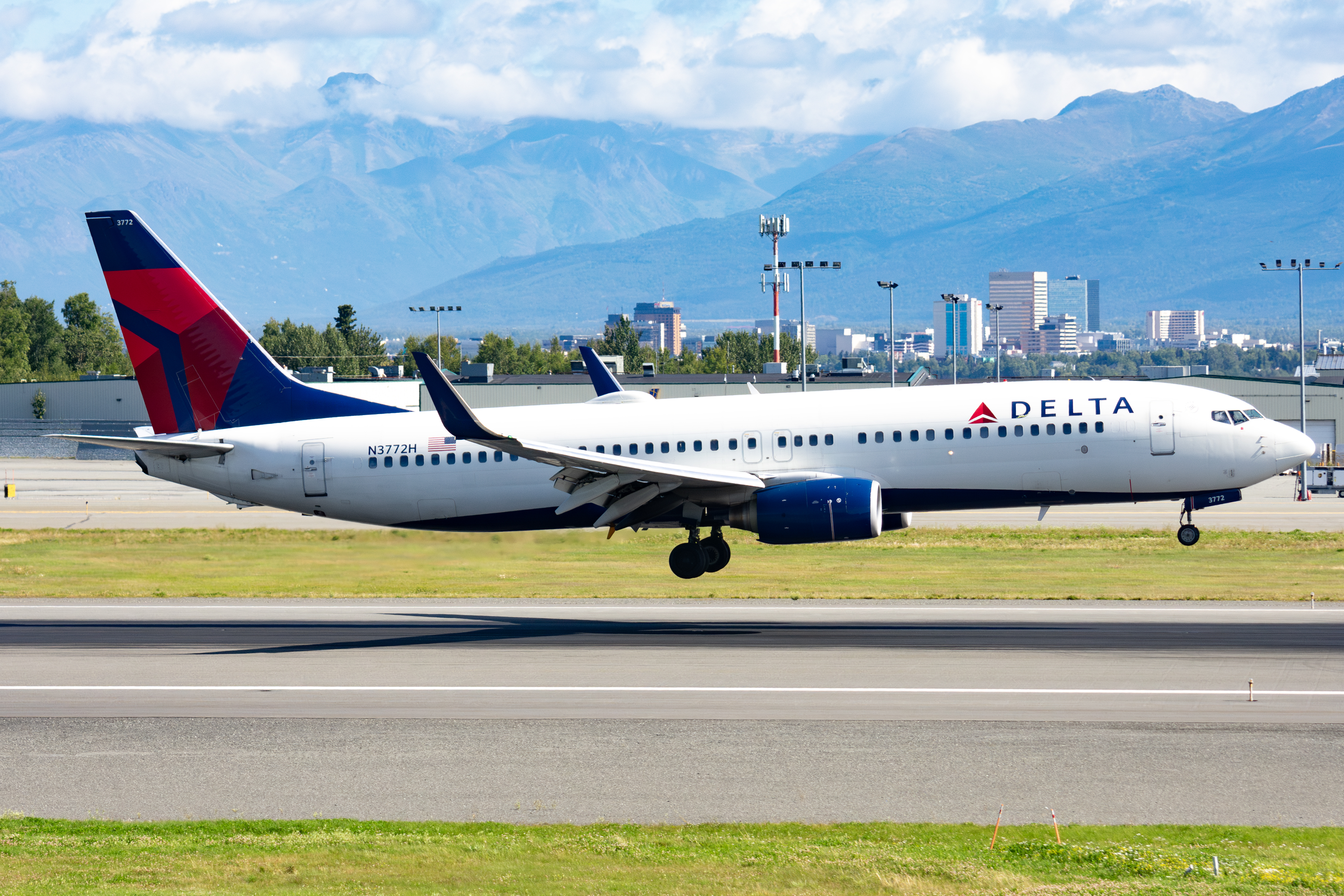Full size: Delta Airlines Boeing 737-800 N3772H at Anchorage Ted Stevens International Airport