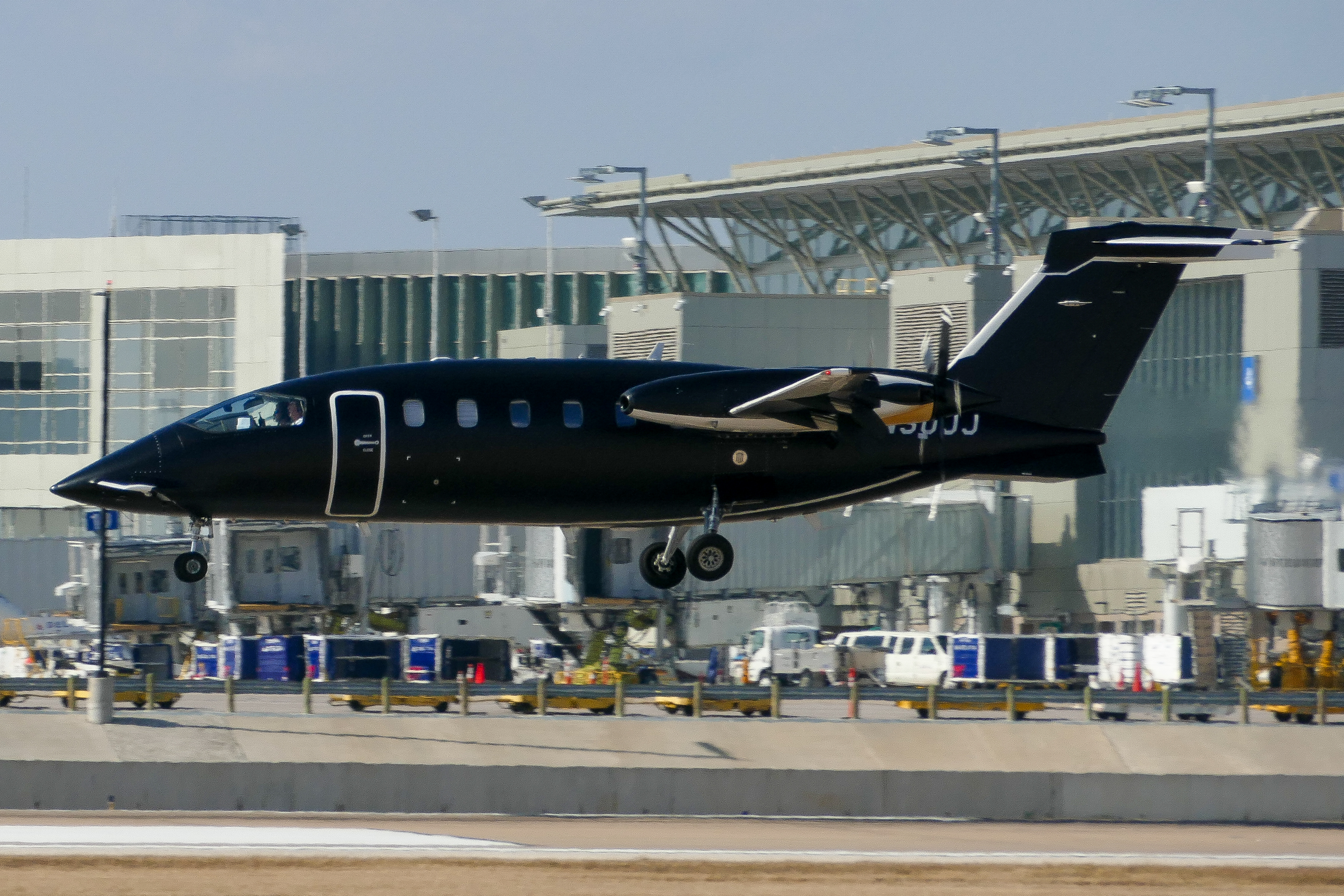 Full size: PRIVATE Piaggio P180 Avanti II N50JJ  at Austin-Bergstrom International Airport