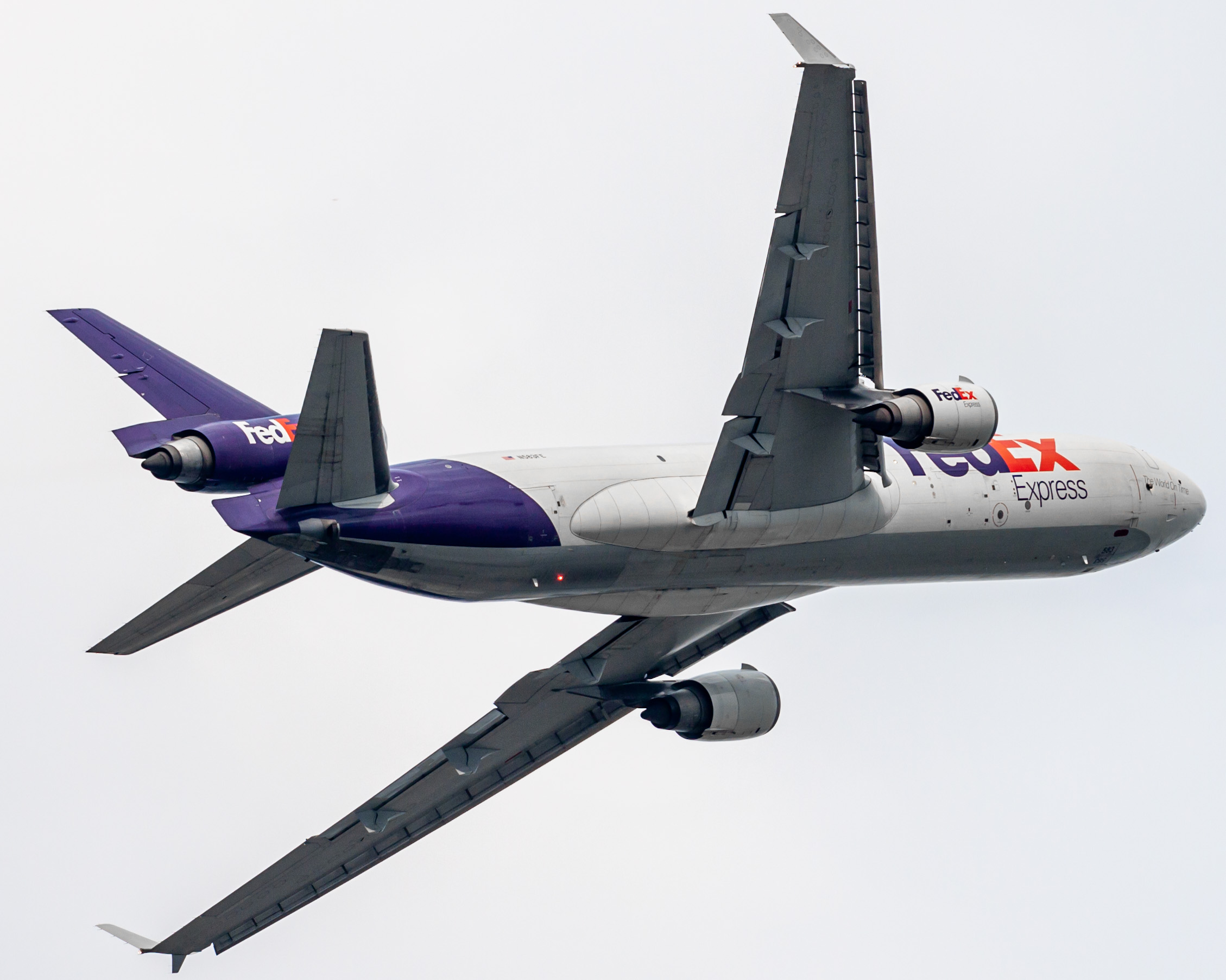 Full size: FedEx McDonnell Douglas MD-11F N583FE at Houston-George Bush Intercontinental Airport