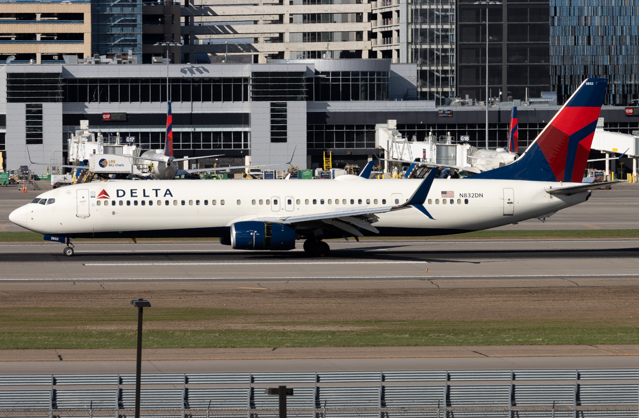 Full size: Delta Airlines Boeing 737-900ER N832DN at Minneapolis-St Paul International/Wold-Chamberlain Airport