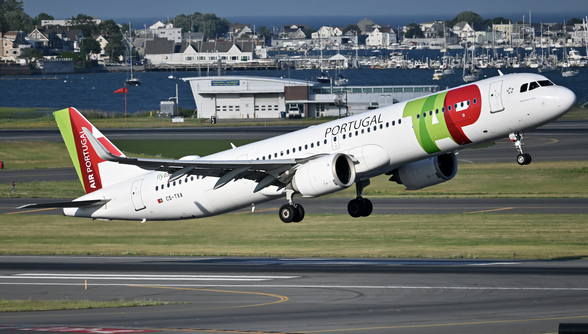 Full size: TAP Air Portugal Airbus A321NEO CS-TXA at General Edward Lawrence Logan International Airport
